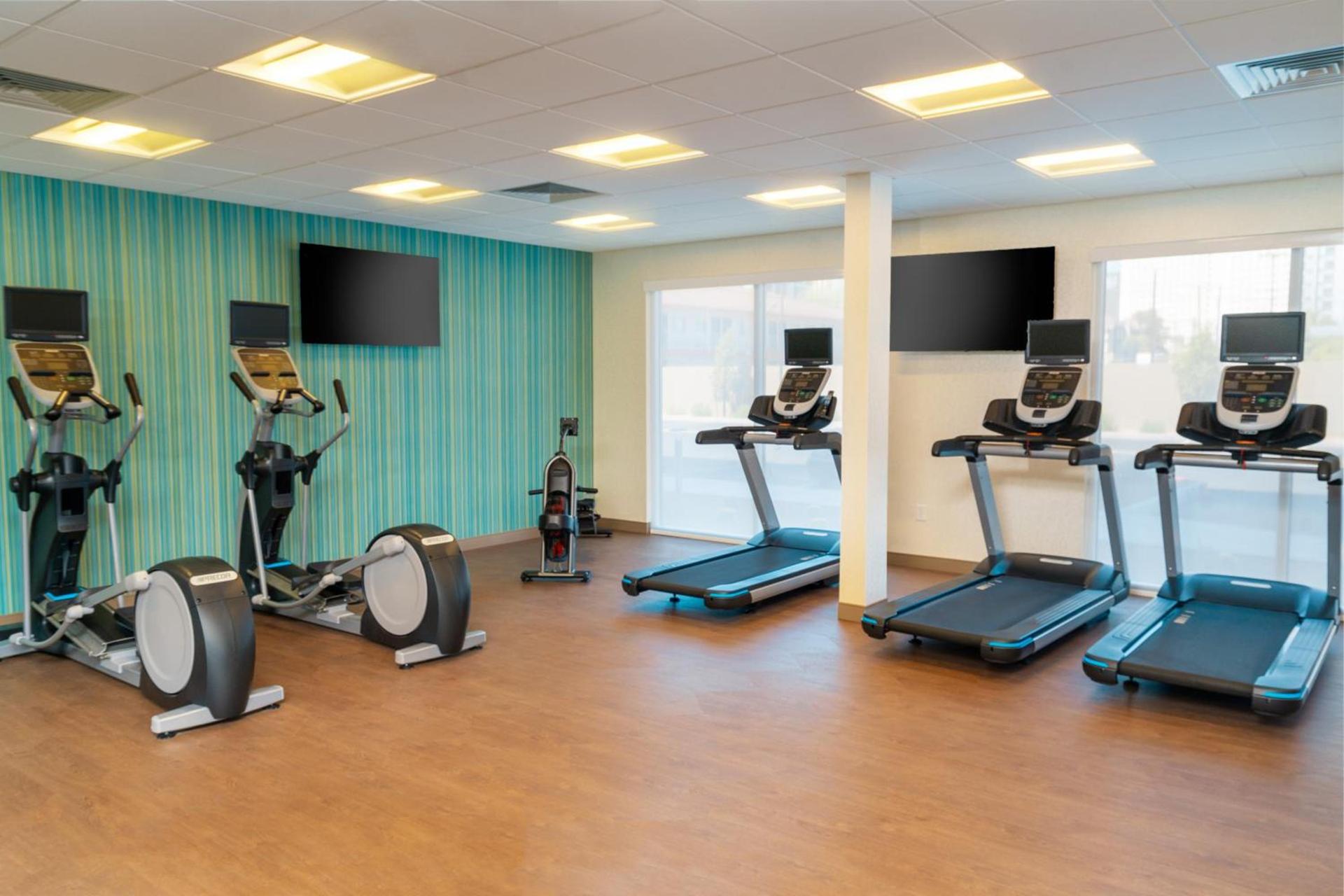 Holiday Inn Express & Suites - Las Vegas - E Tropicana by IHG photo 6