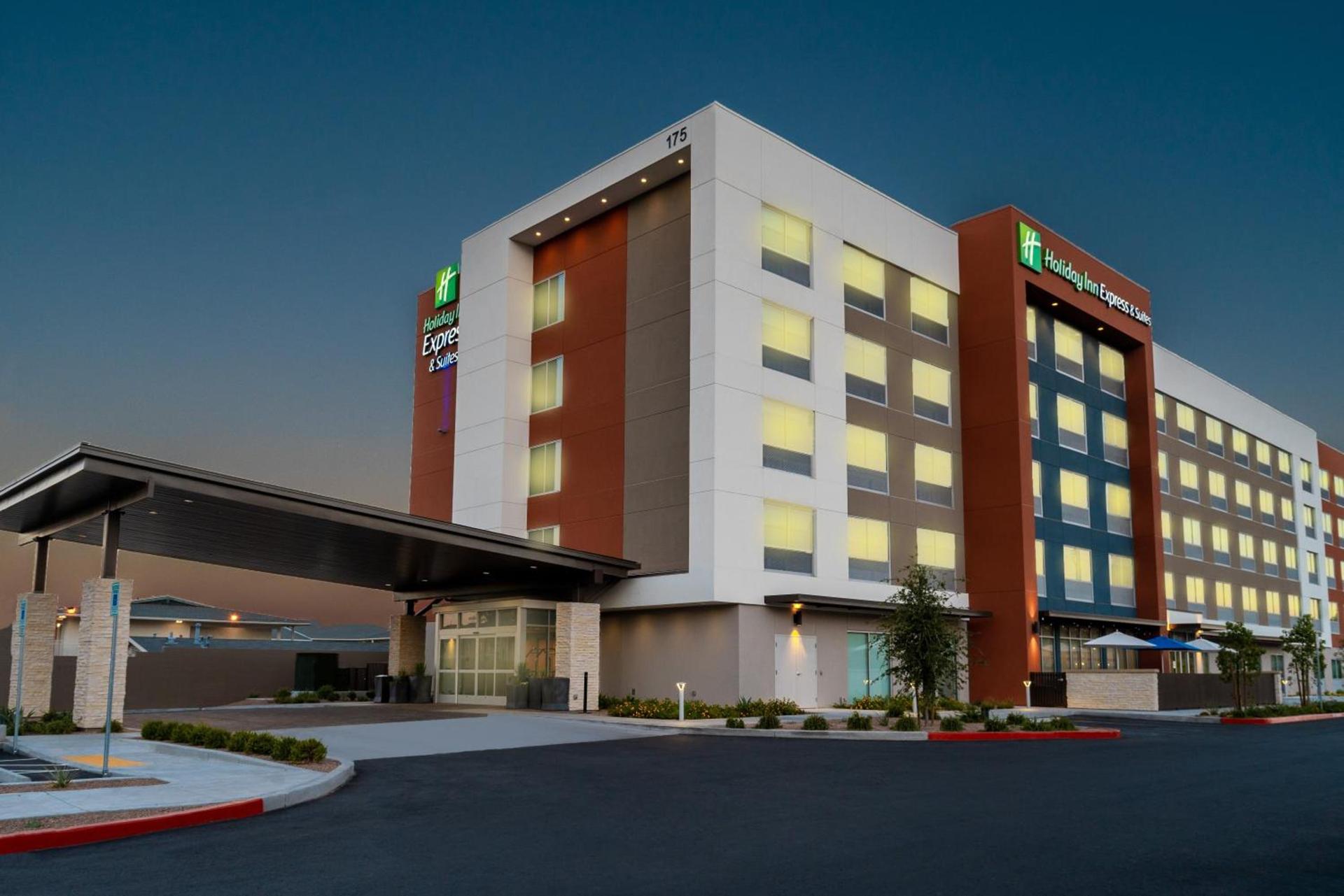 Holiday Inn Express & Suites - Las Vegas - E Tropicana by IHG photo 1