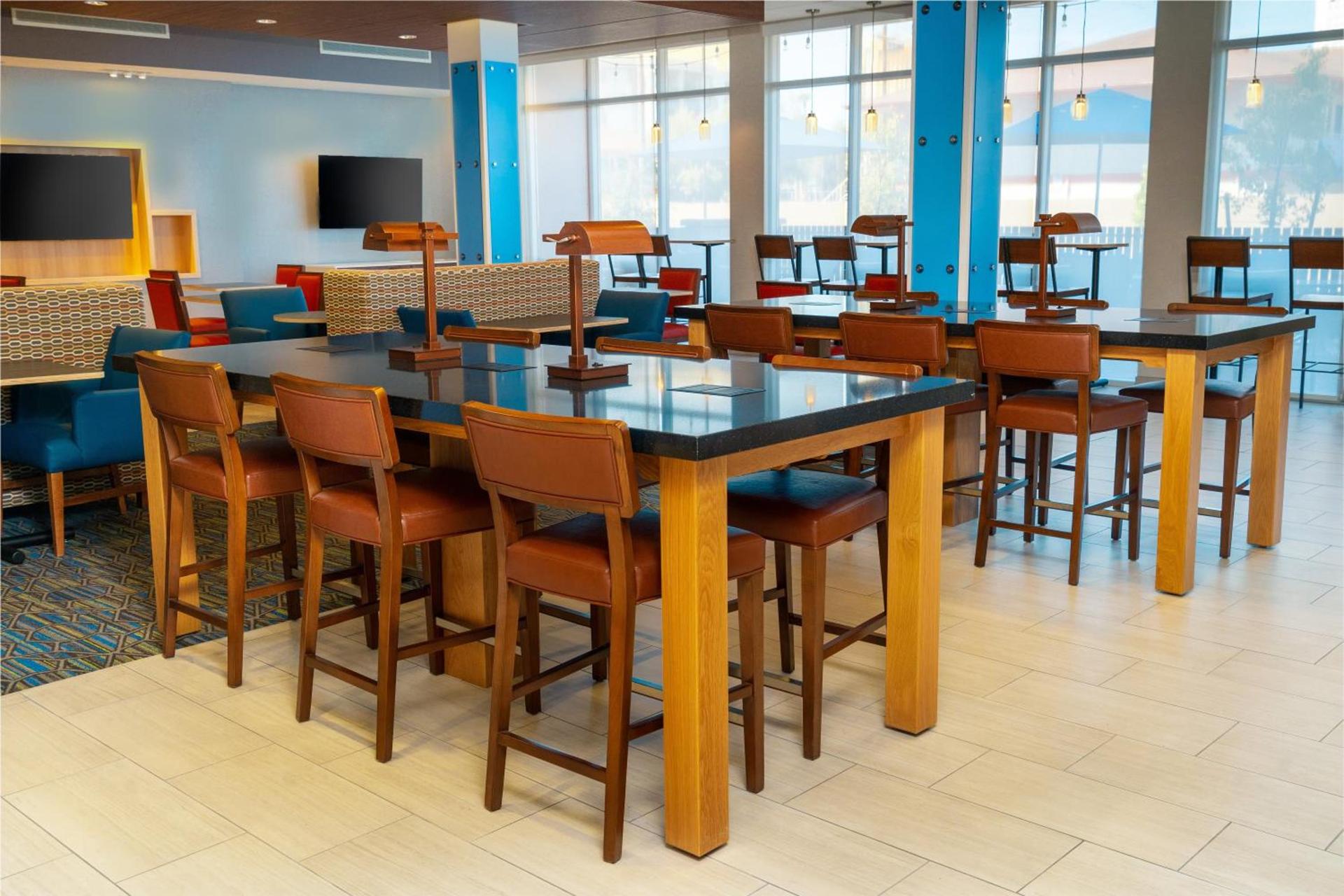 Holiday Inn Express & Suites - Las Vegas - E Tropicana by IHG photo 8