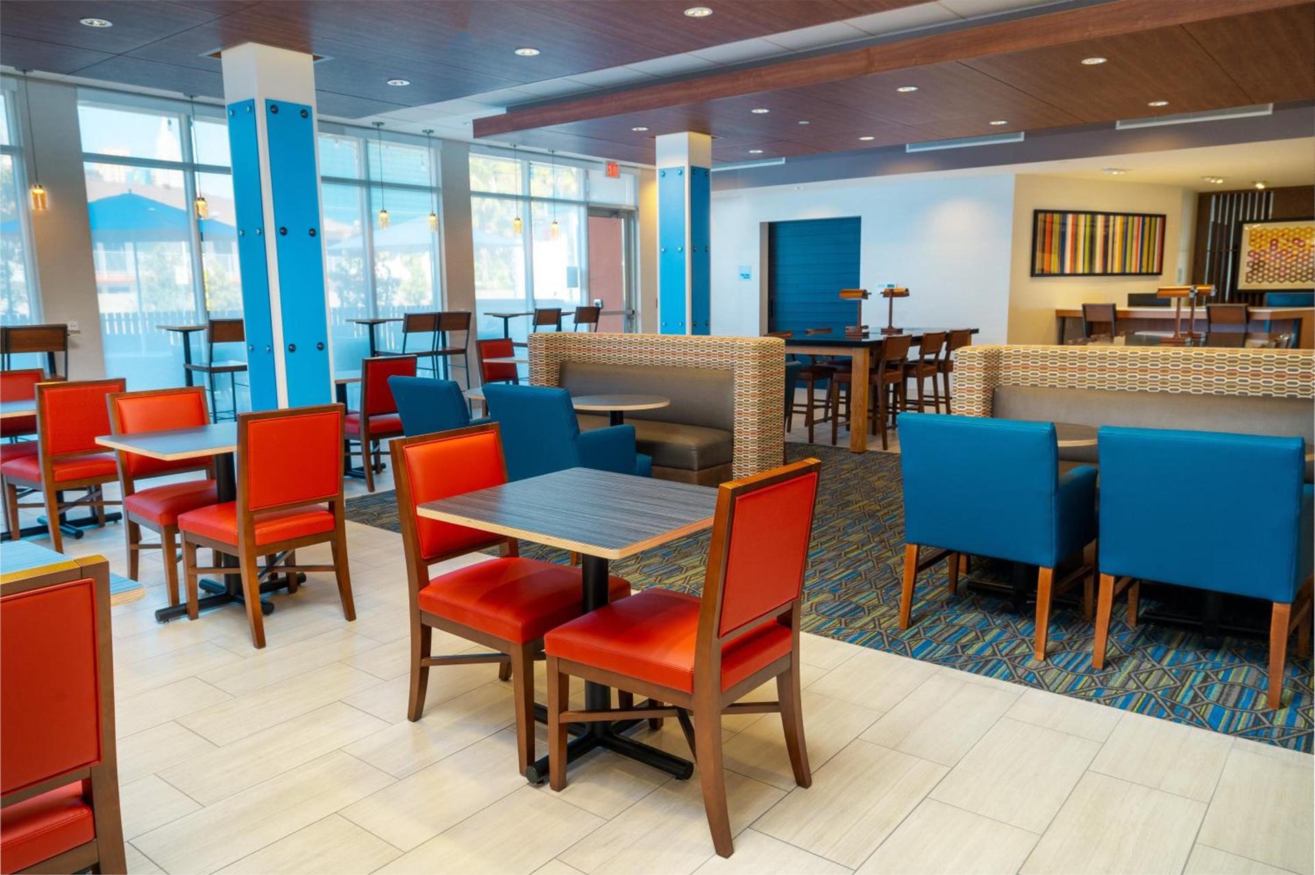 Holiday Inn Express & Suites - Las Vegas - E Tropicana by IHG photo 21