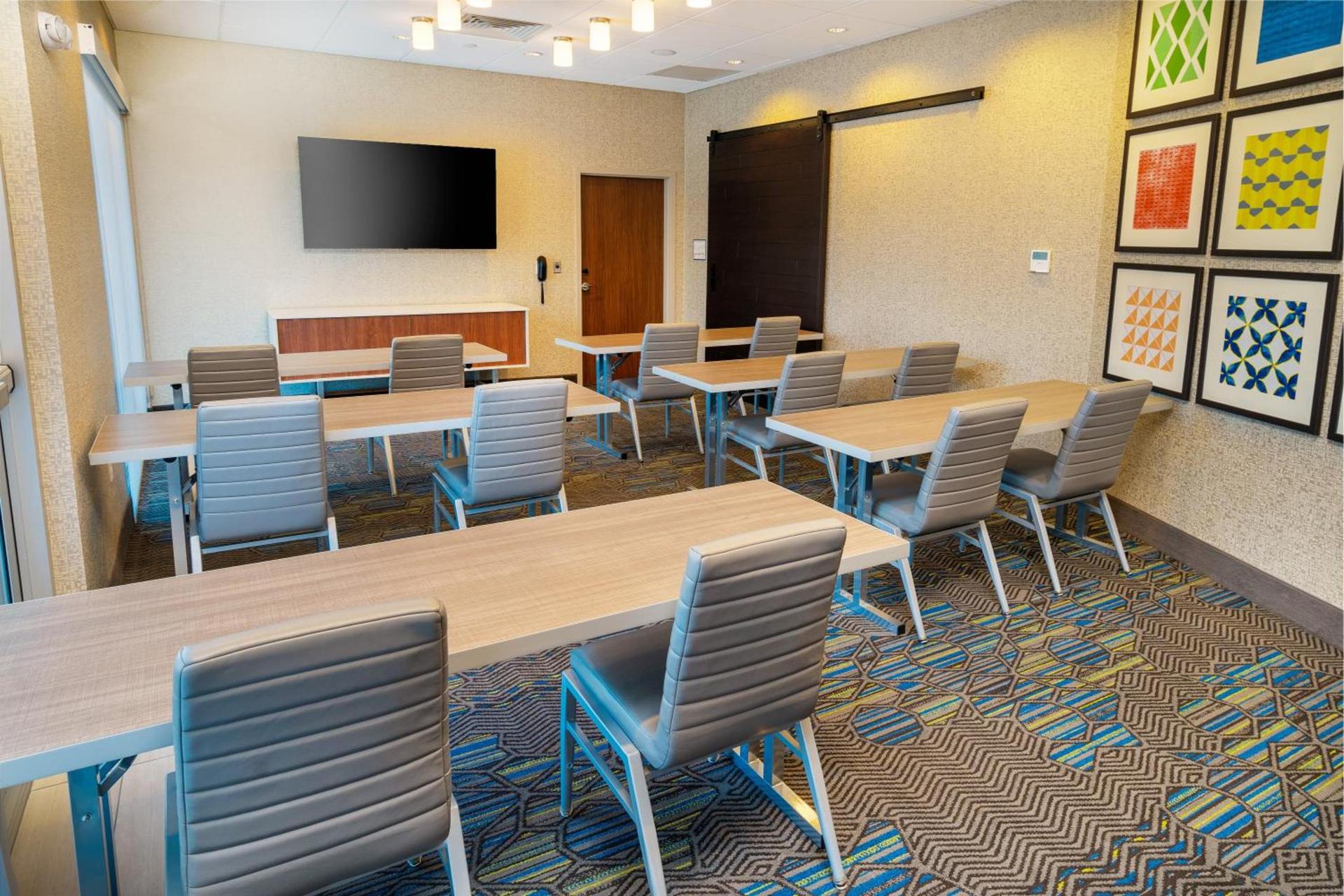 Holiday Inn Express & Suites - Las Vegas - E Tropicana by IHG photo 37