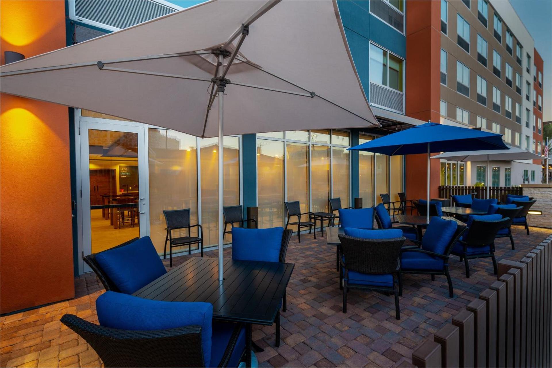 Holiday Inn Express & Suites - Las Vegas - E Tropicana by IHG photo 11