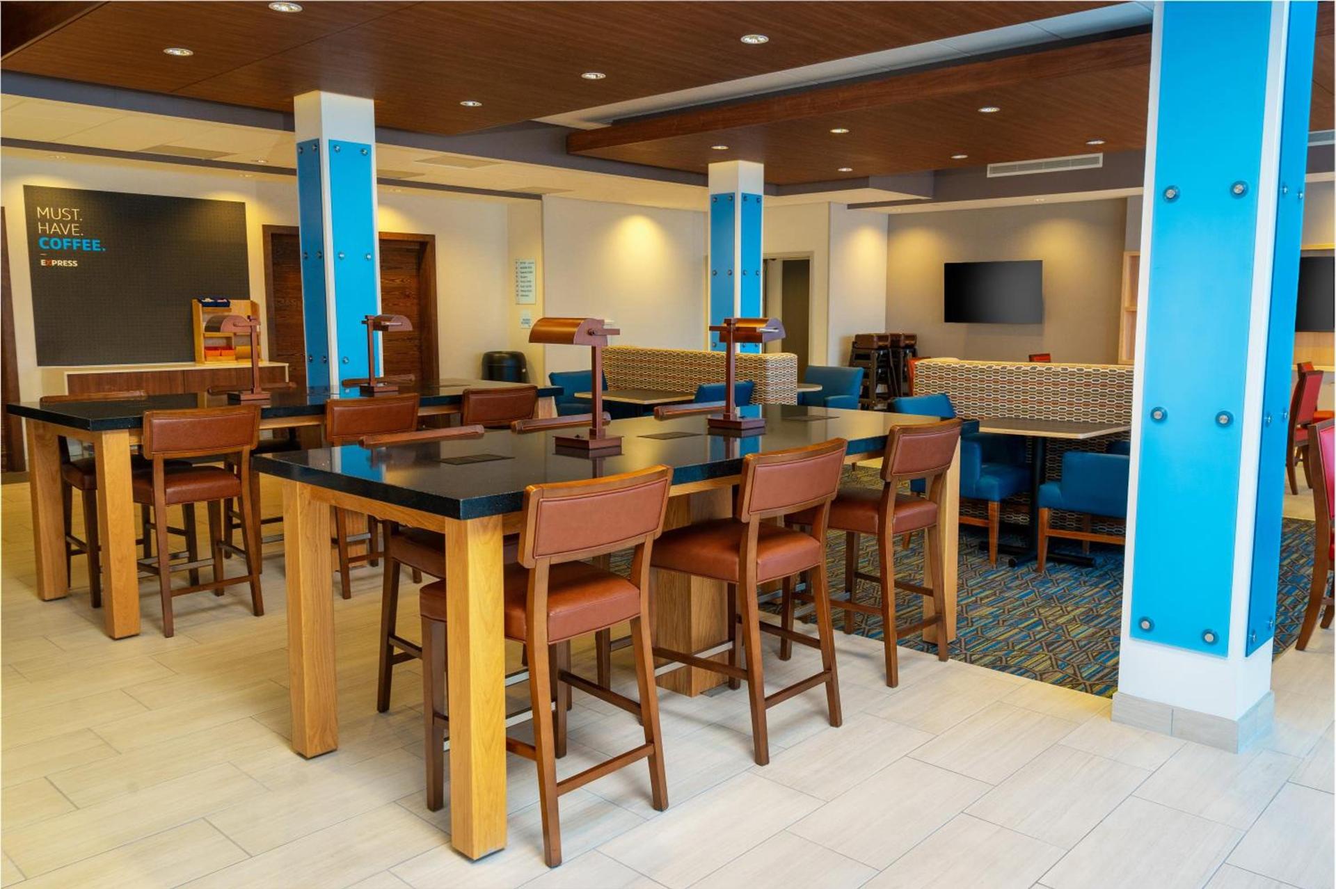 Holiday Inn Express & Suites - Las Vegas - E Tropicana by IHG photo 12