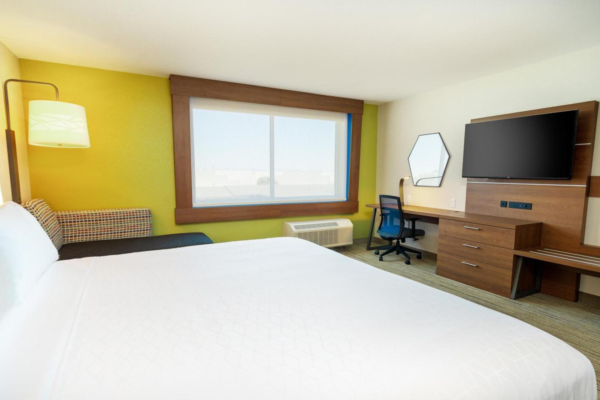 Holiday Inn Express & Suites - Las Vegas - E Tropicana by IHG photo 34
