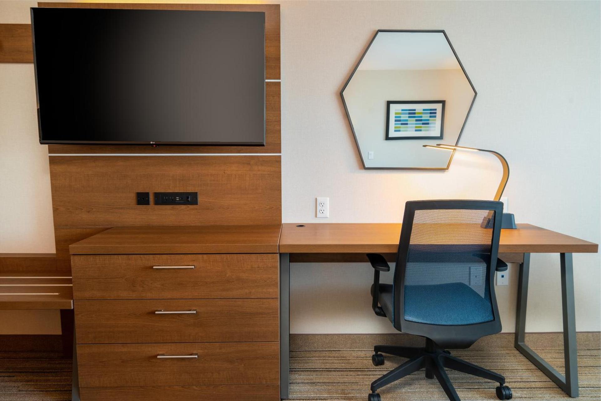 Holiday Inn Express & Suites - Las Vegas - E Tropicana by IHG photo 25