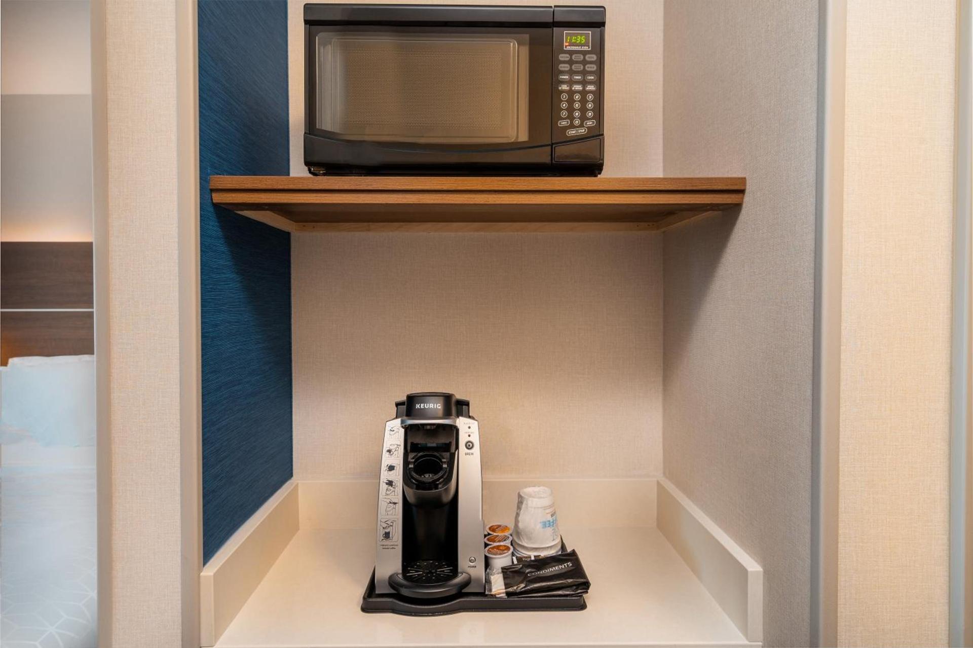 Holiday Inn Express & Suites - Las Vegas - E Tropicana by IHG photo 26