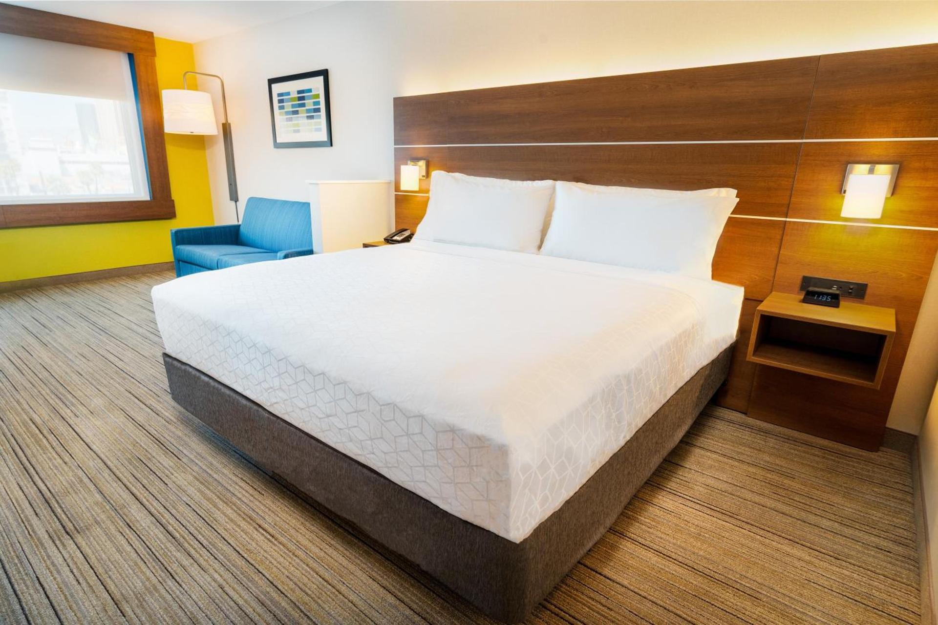 Holiday Inn Express & Suites - Las Vegas - E Tropicana by IHG photo 28