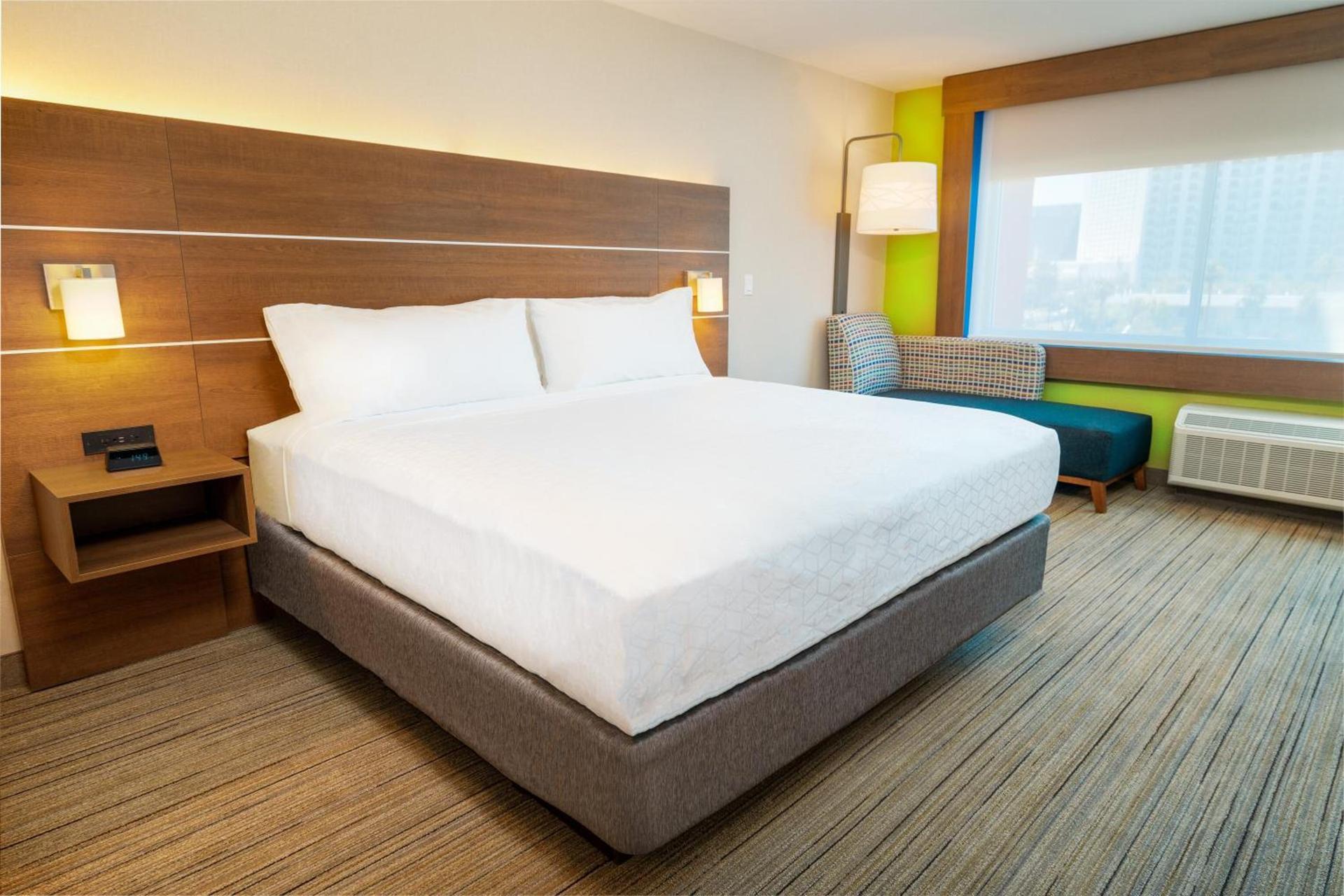 Holiday Inn Express & Suites - Las Vegas - E Tropicana by IHG photo 32