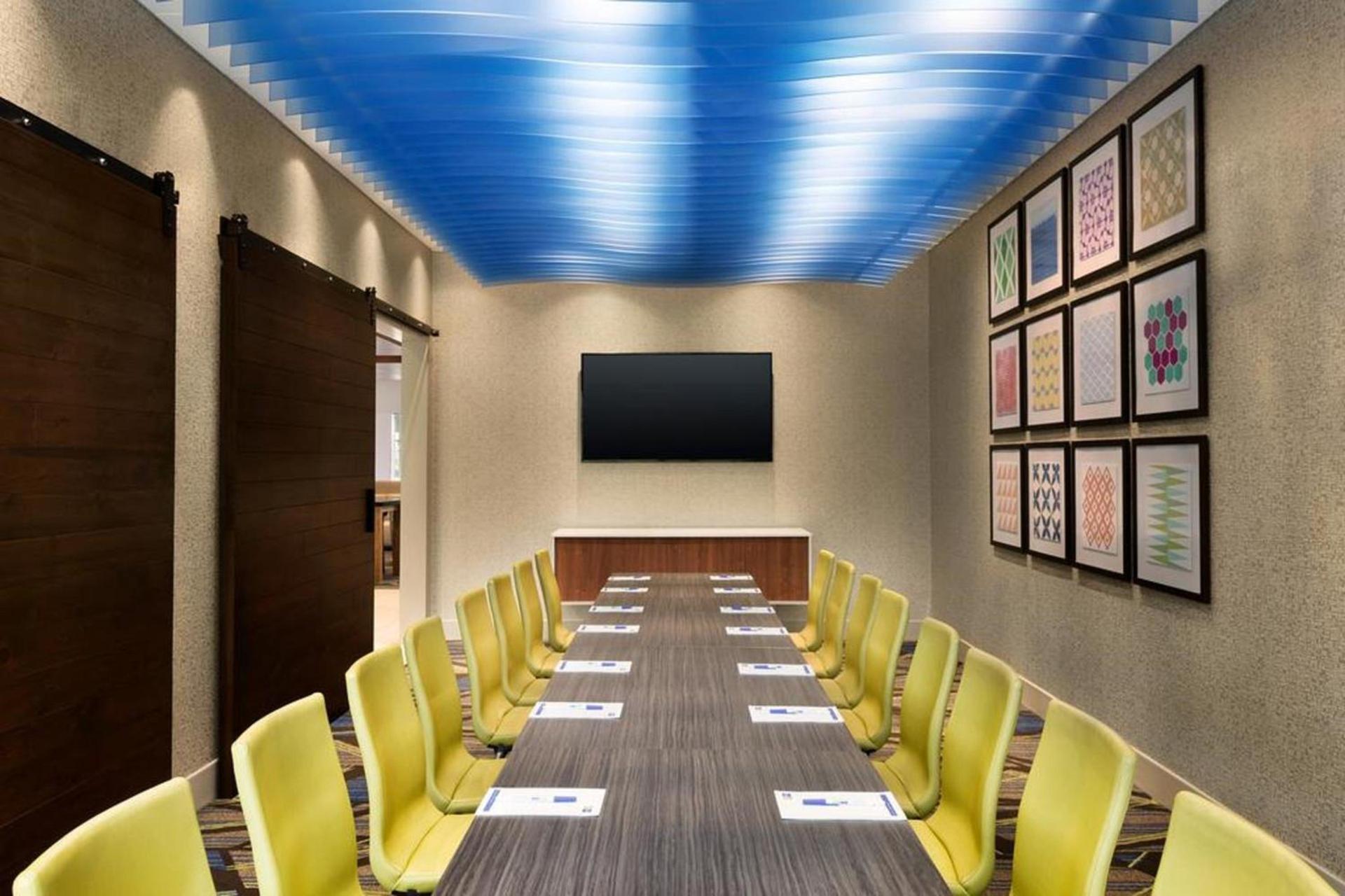 Holiday Inn Express & Suites - Dallas Market Center by IHG photo 29