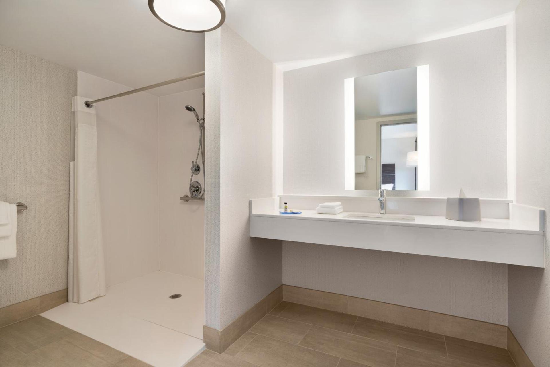 Holiday Inn Express Plattsburgh by IHG photo 60