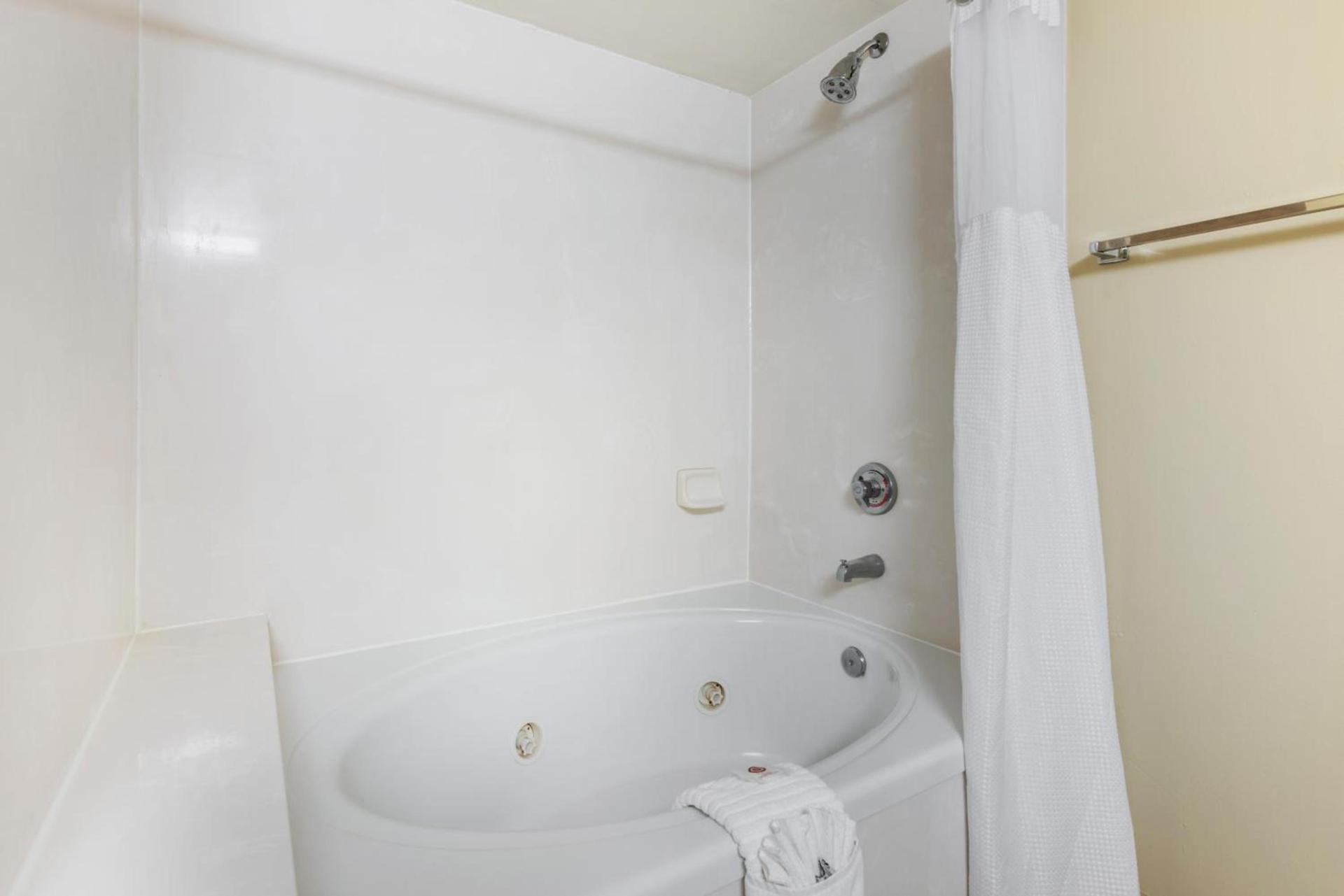 Comfort Inn & Suites Tavares North photo 12