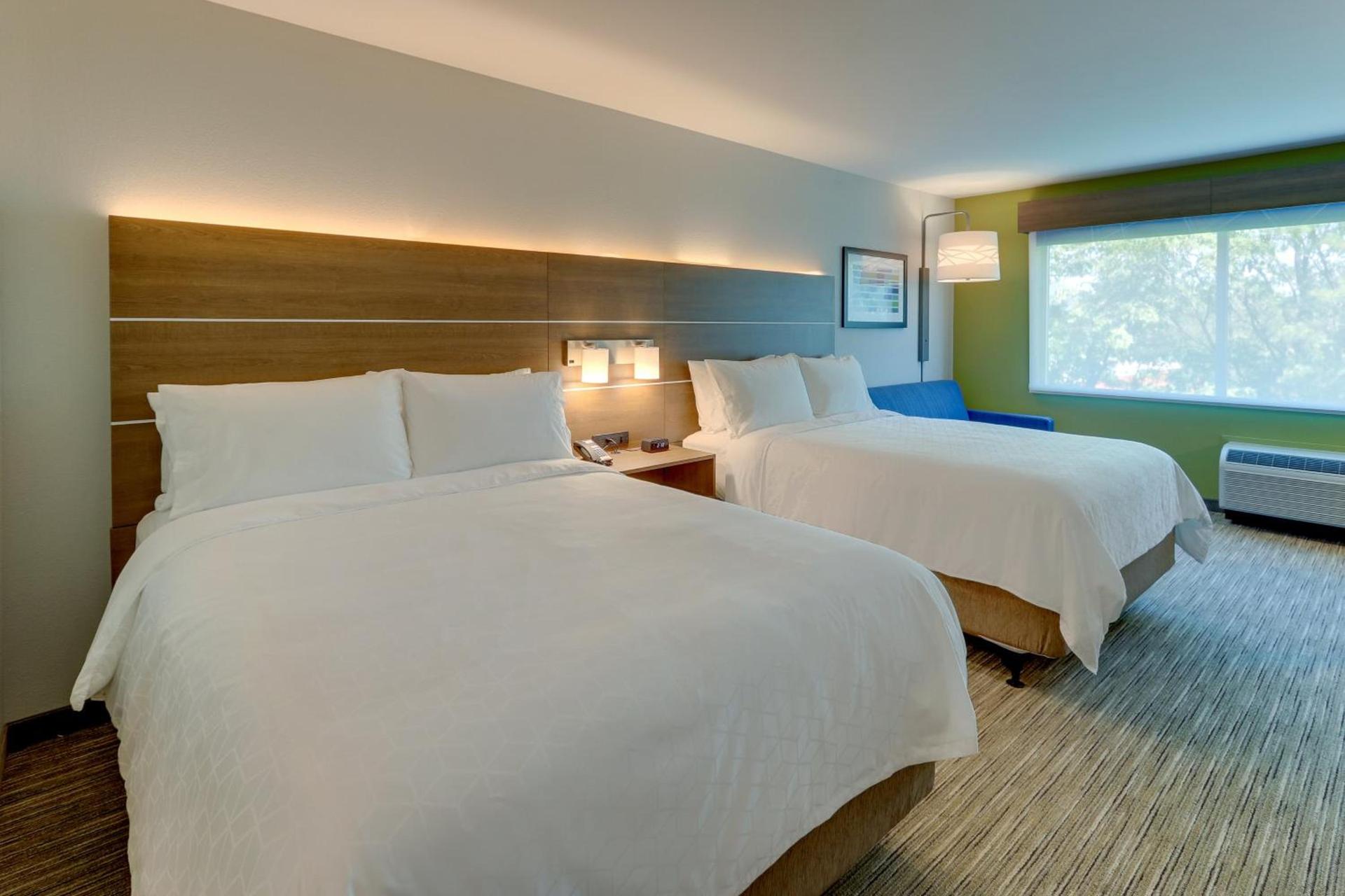 Holiday Inn Express & Suites - Roanoke – Civic Center photo 92