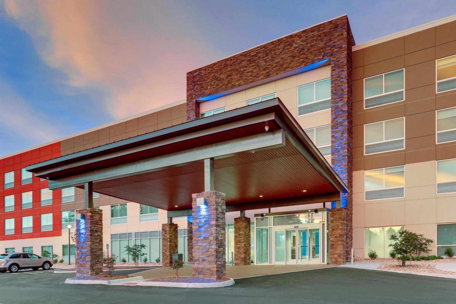 Holiday Inn Express & Suites - Roanoke – Civic Center photo 68