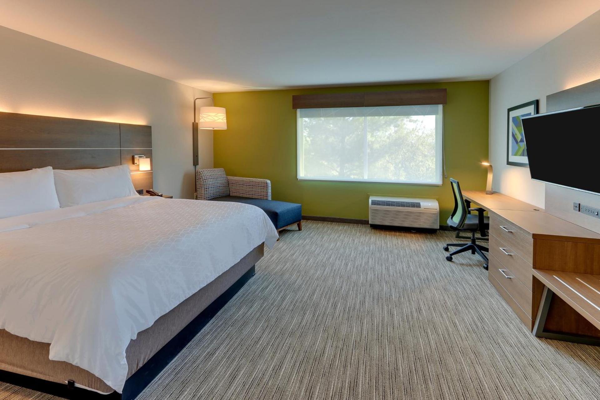 Holiday Inn Express & Suites - Roanoke – Civic Center photo 91