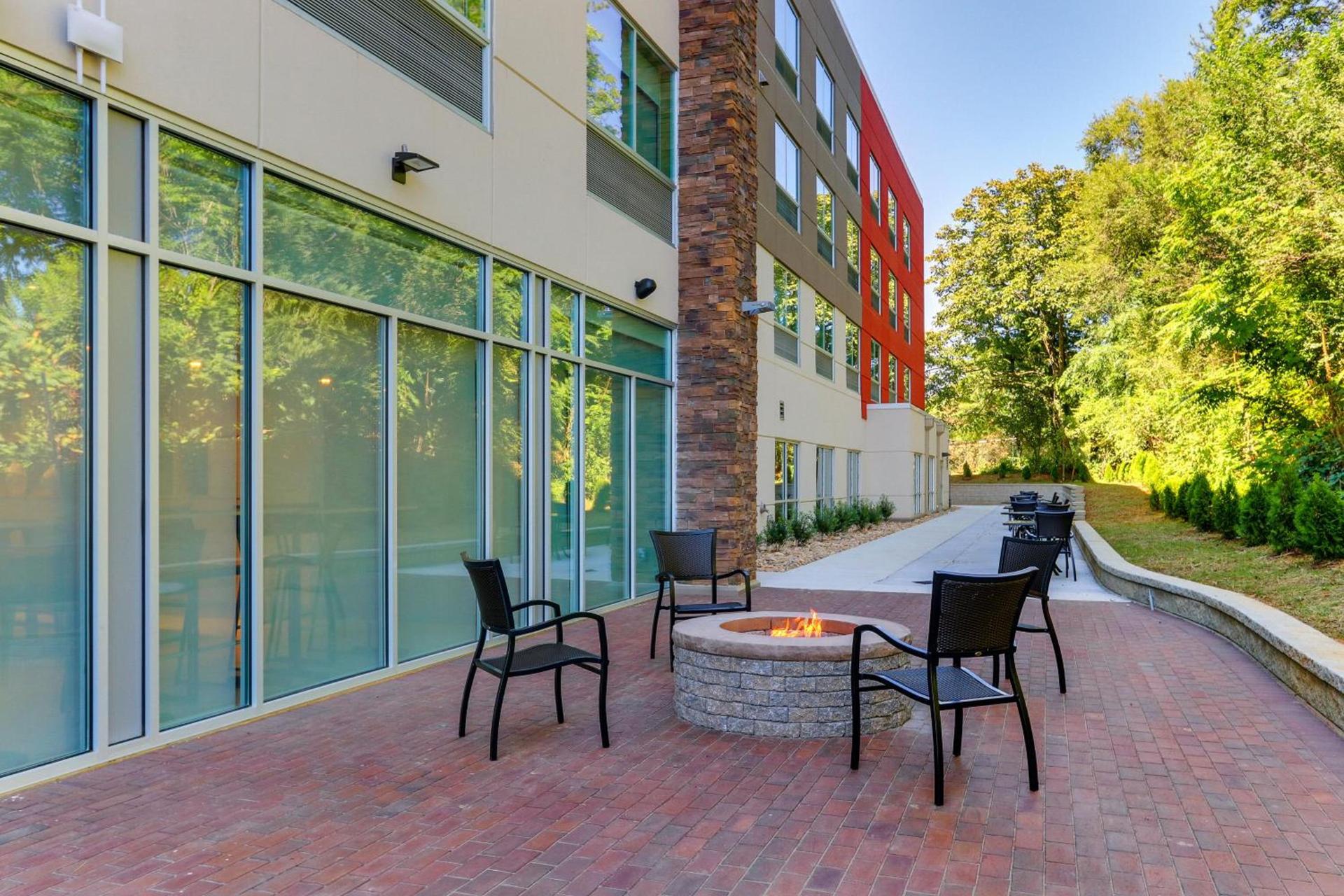 Holiday Inn Express & Suites - Roanoke – Civic Center photo 62