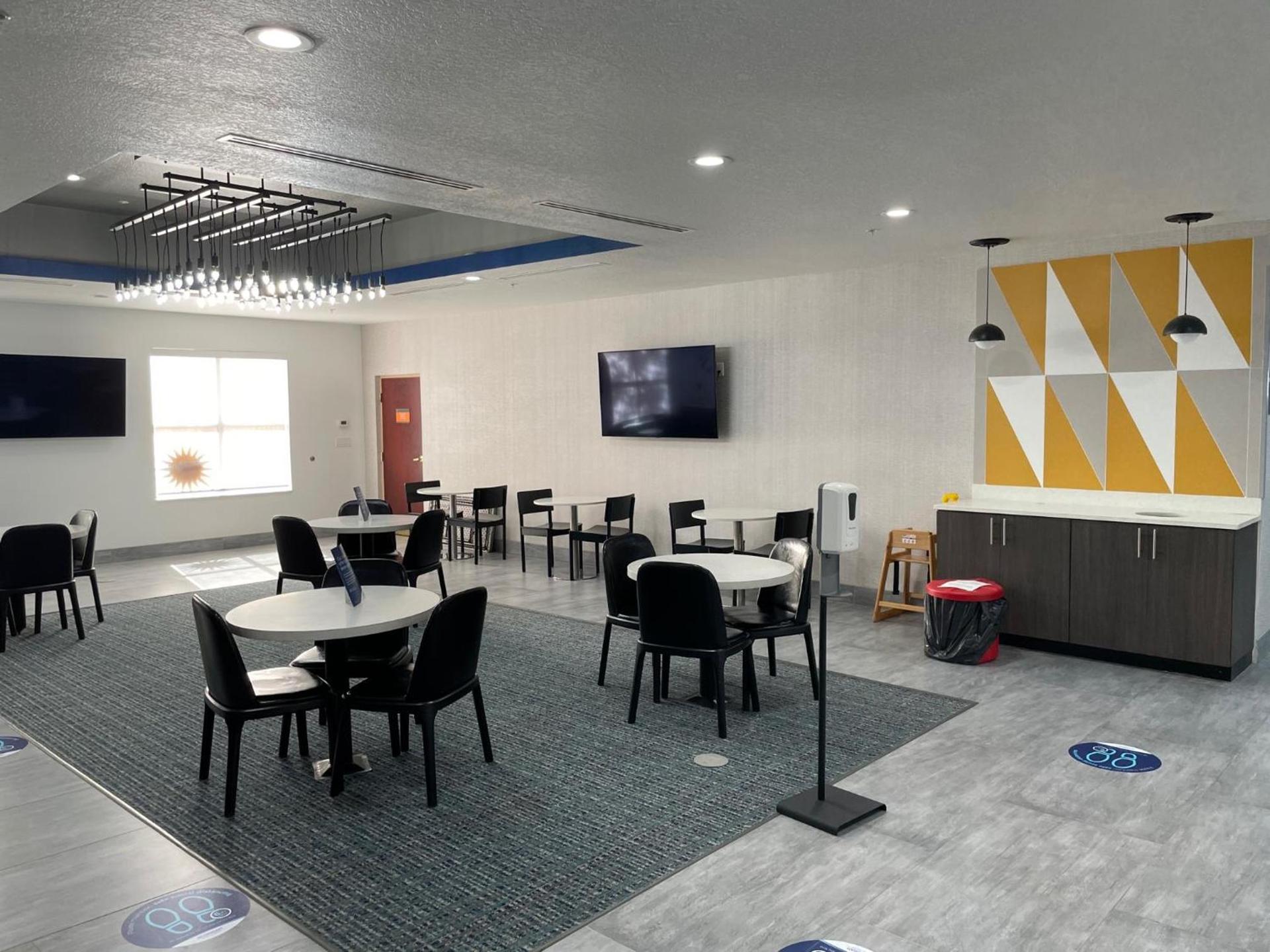 La Quinta by Wyndham Tampa Central photo 16
