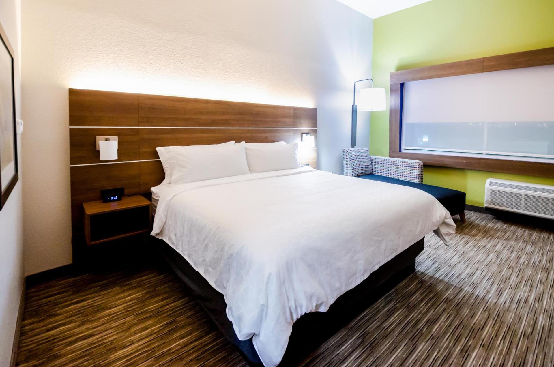 Holiday Inn Express & Suites Taylor by IHG photo 16