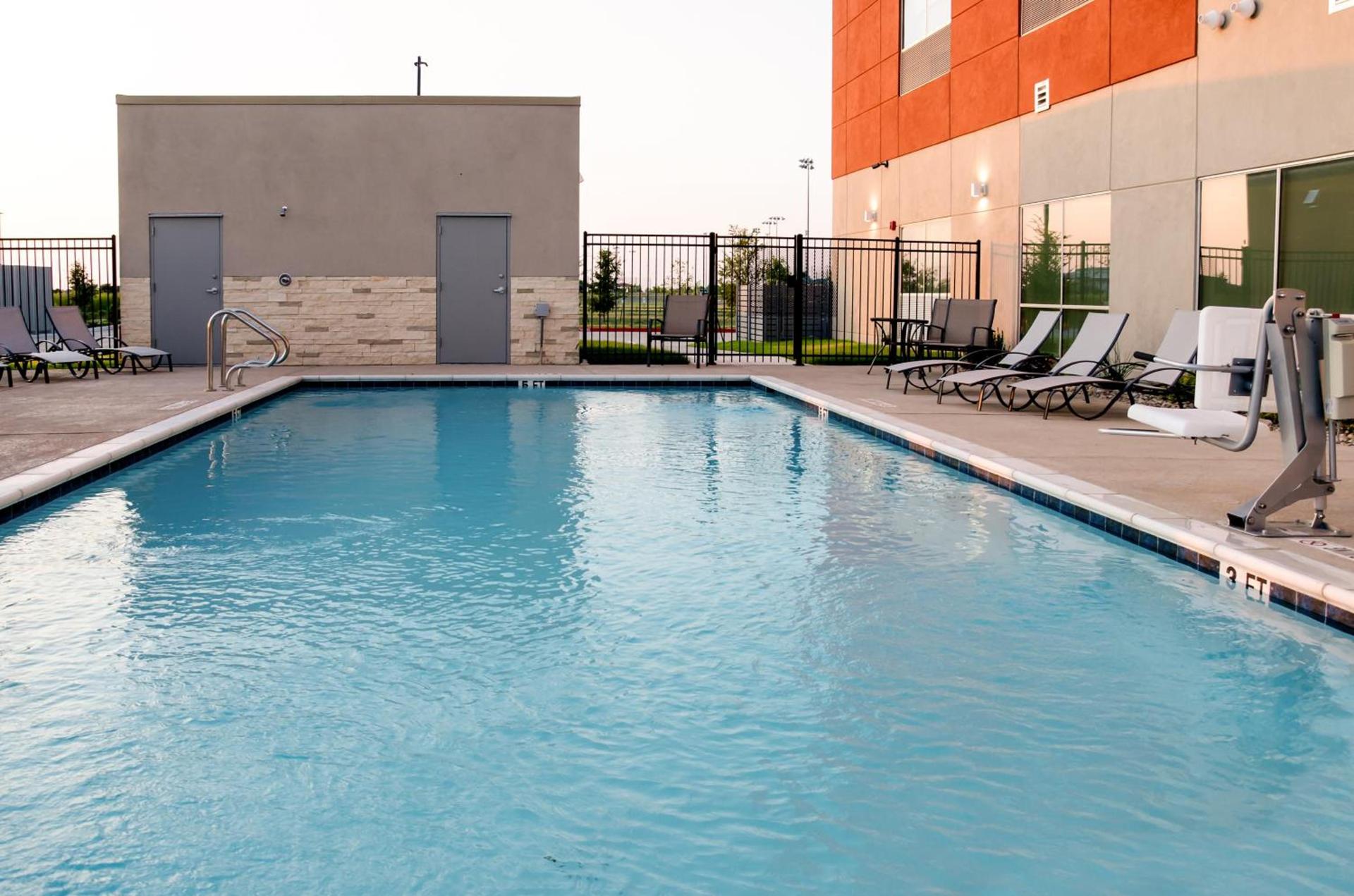 Holiday Inn Express & Suites Taylor by IHG photo 14
