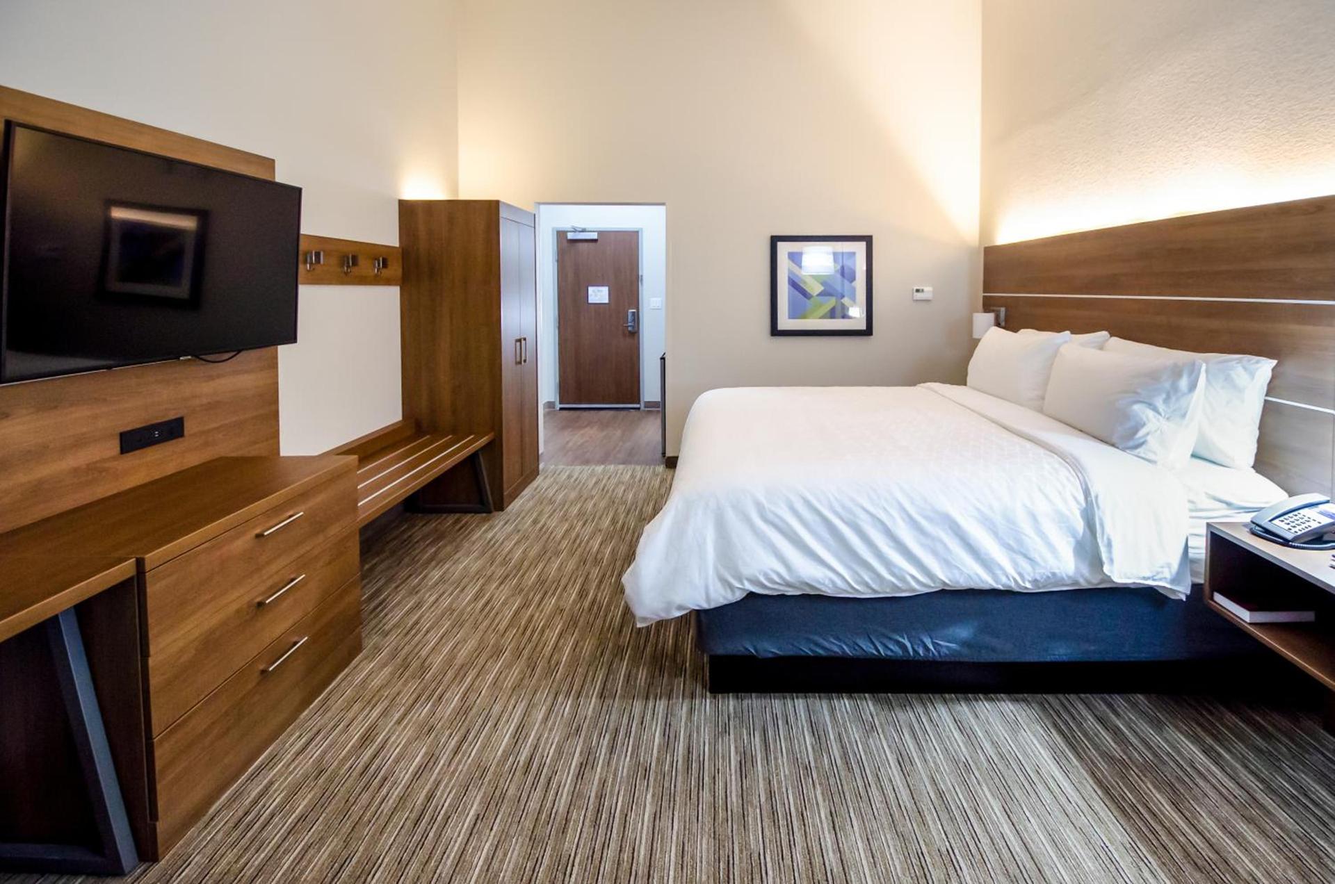 Holiday Inn Express & Suites Taylor by IHG photo 11