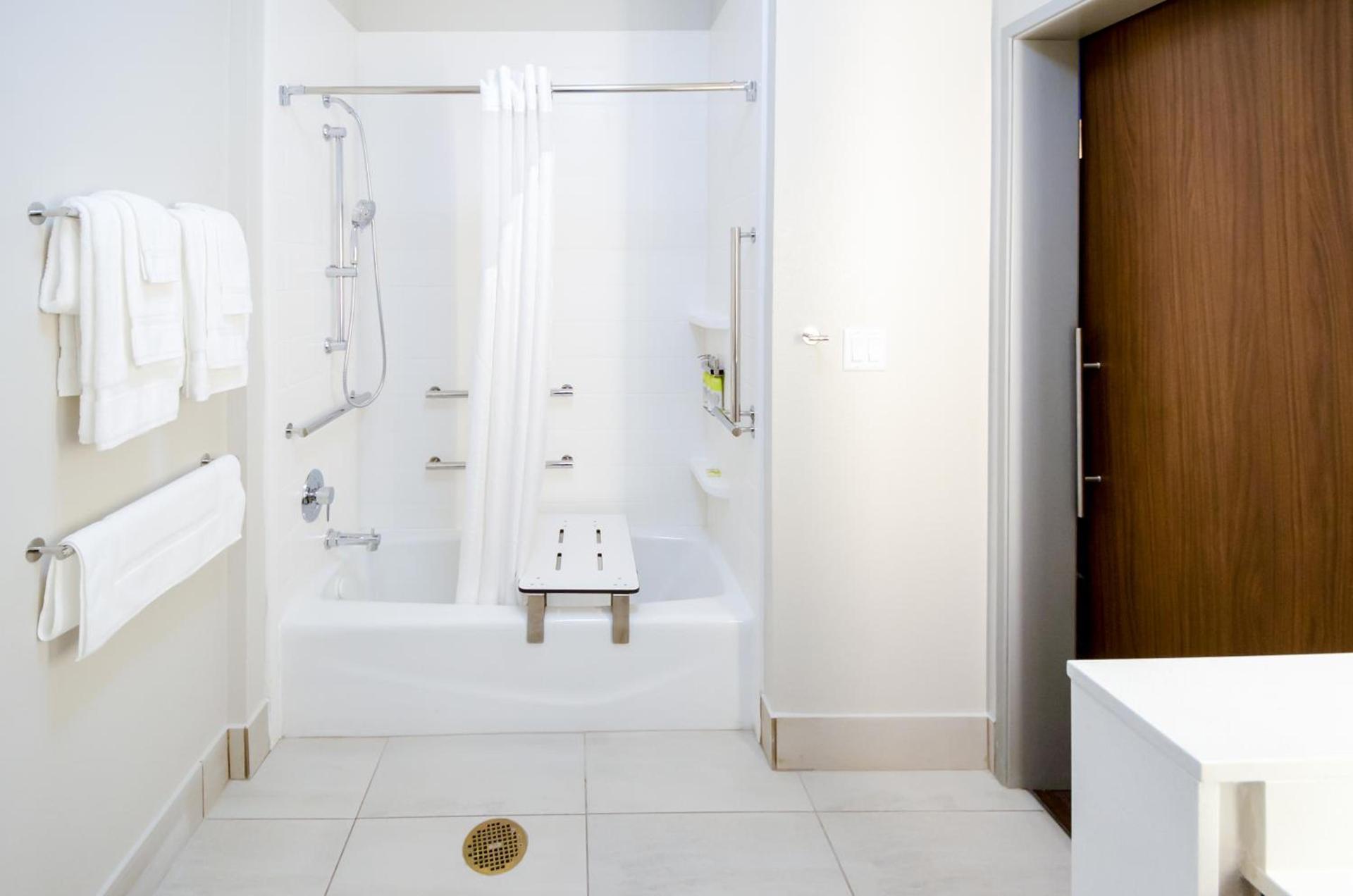 Holiday Inn Express & Suites Taylor by IHG photo 13