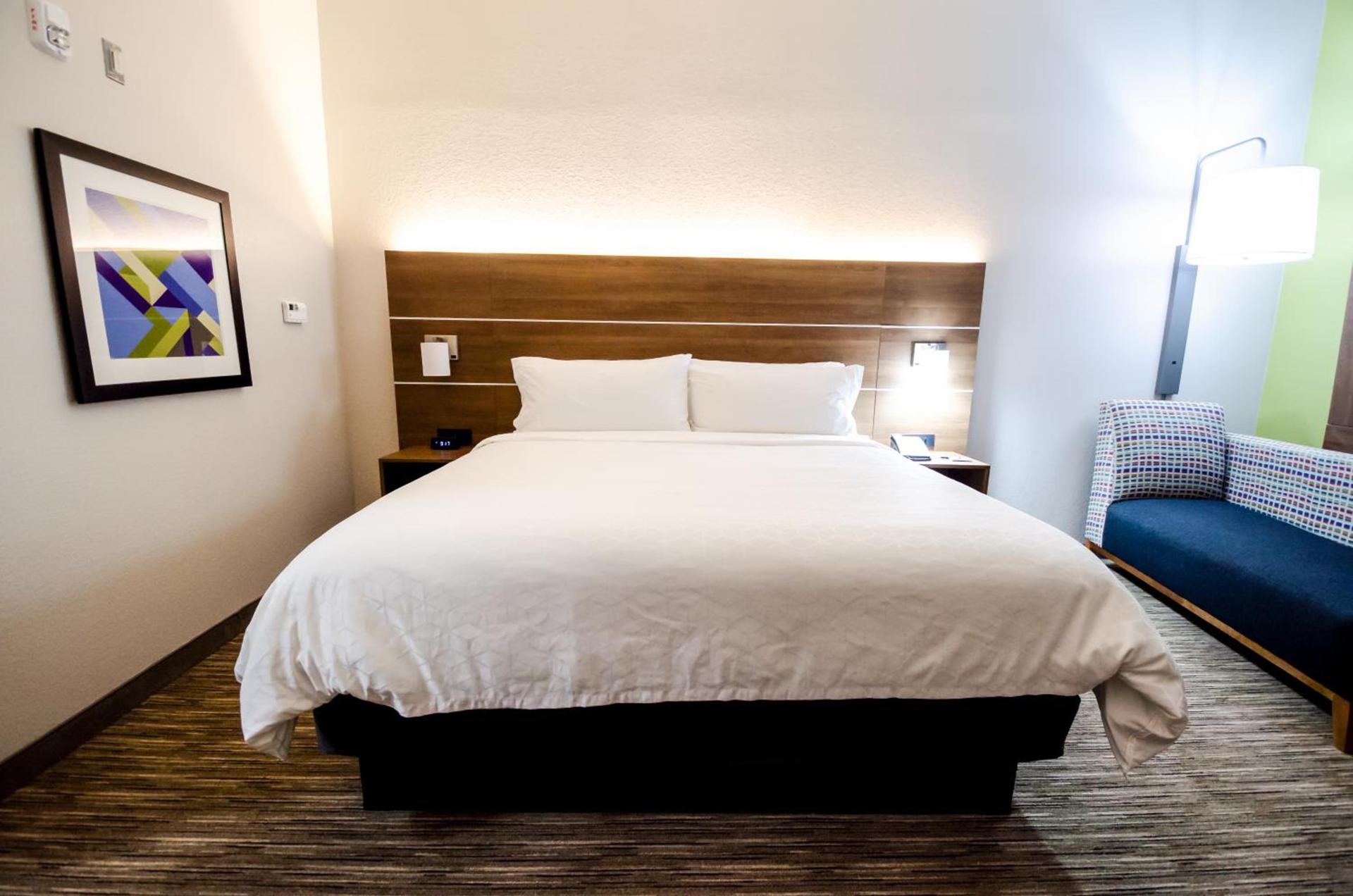 Holiday Inn Express & Suites Taylor by IHG photo 9