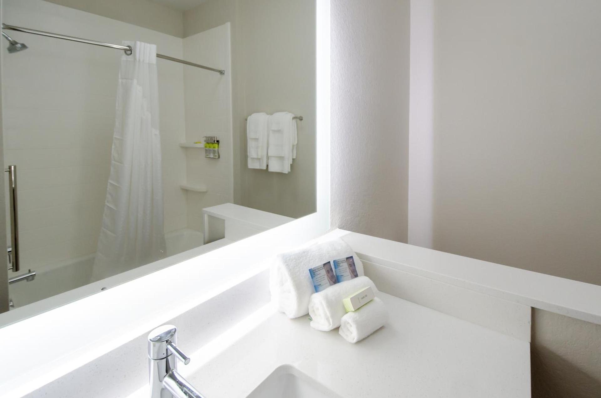 Holiday Inn Express & Suites Taylor by IHG photo 5