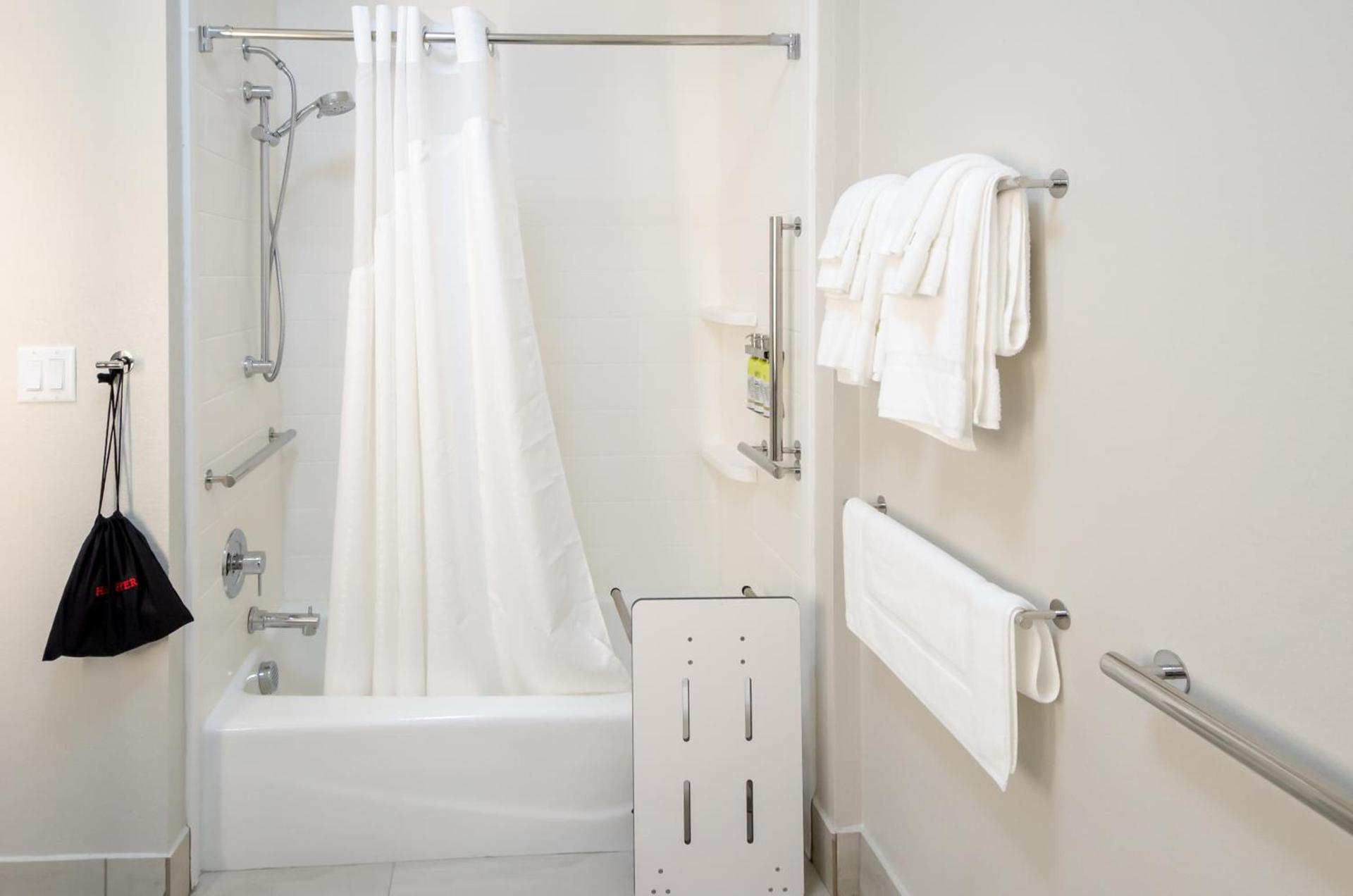 Holiday Inn Express & Suites Taylor by IHG photo 4
