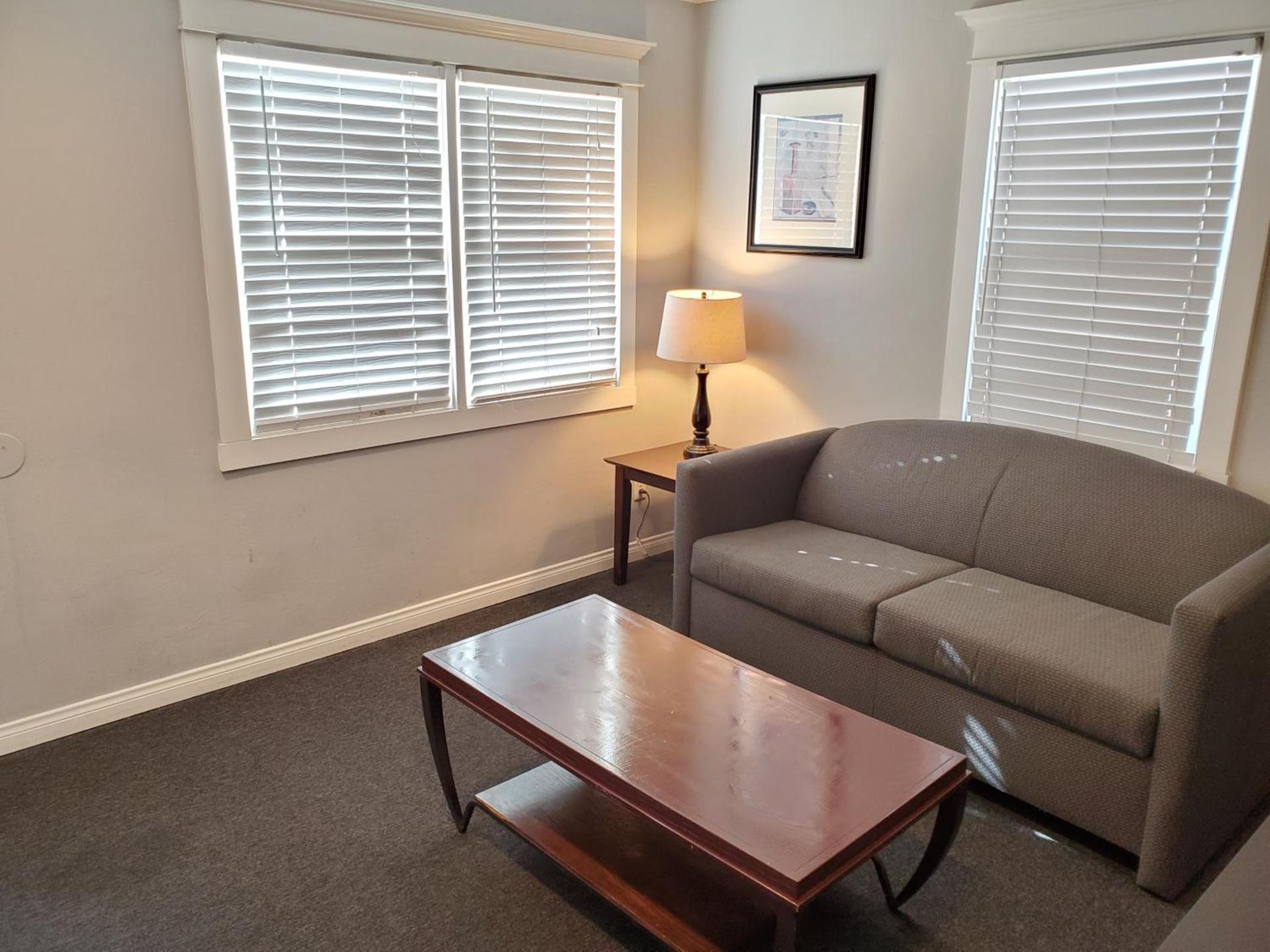Coronado Inn photo 34