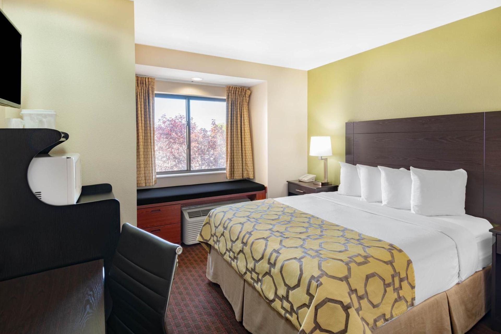 Baymont by Wyndham Farmington photo 34