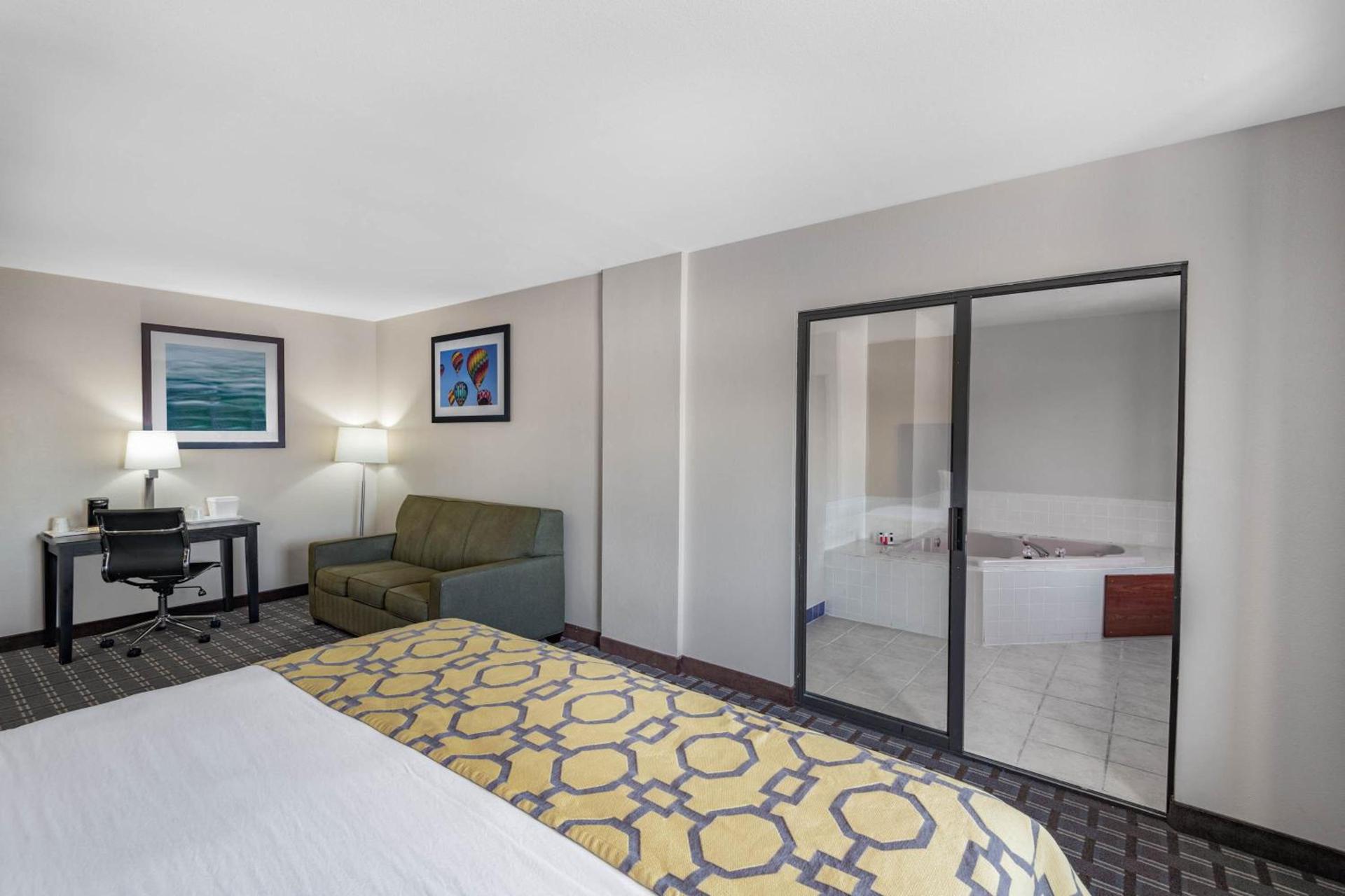 Baymont by Wyndham Farmington photo 32