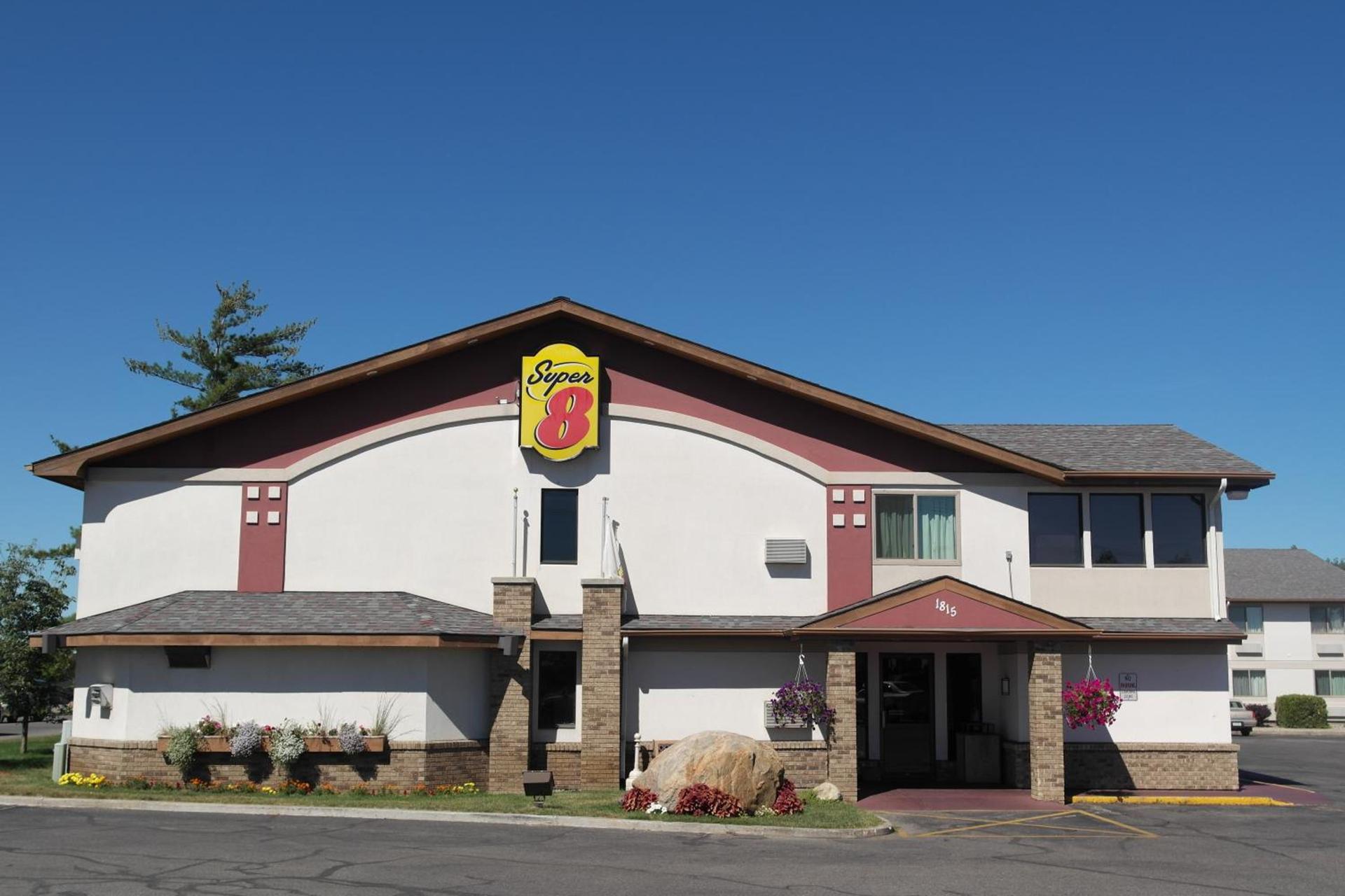 Super 8 by Wyndham Bemidji MN photo 16