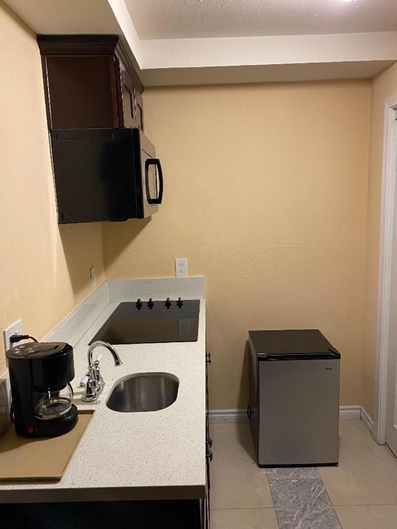 Lemon Tree Hotel and Suites photo 4
