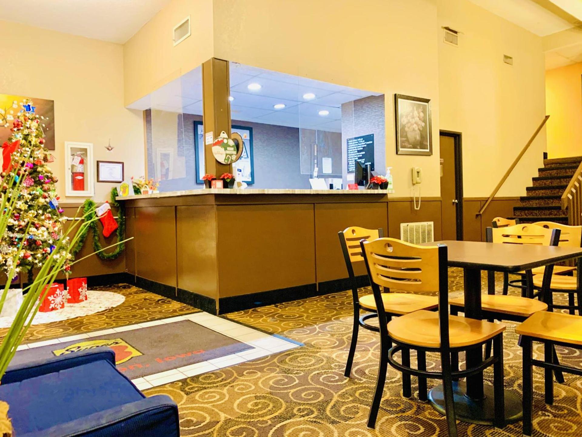 Super 8 by Wyndham Burlington photo 5
