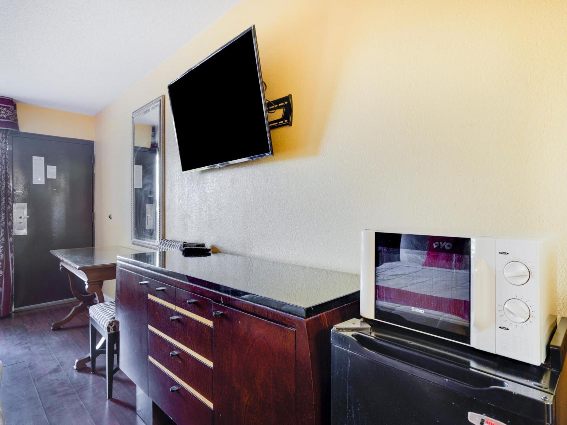 OYO Hotel Wade/Fayetteville I-95 South photo 36