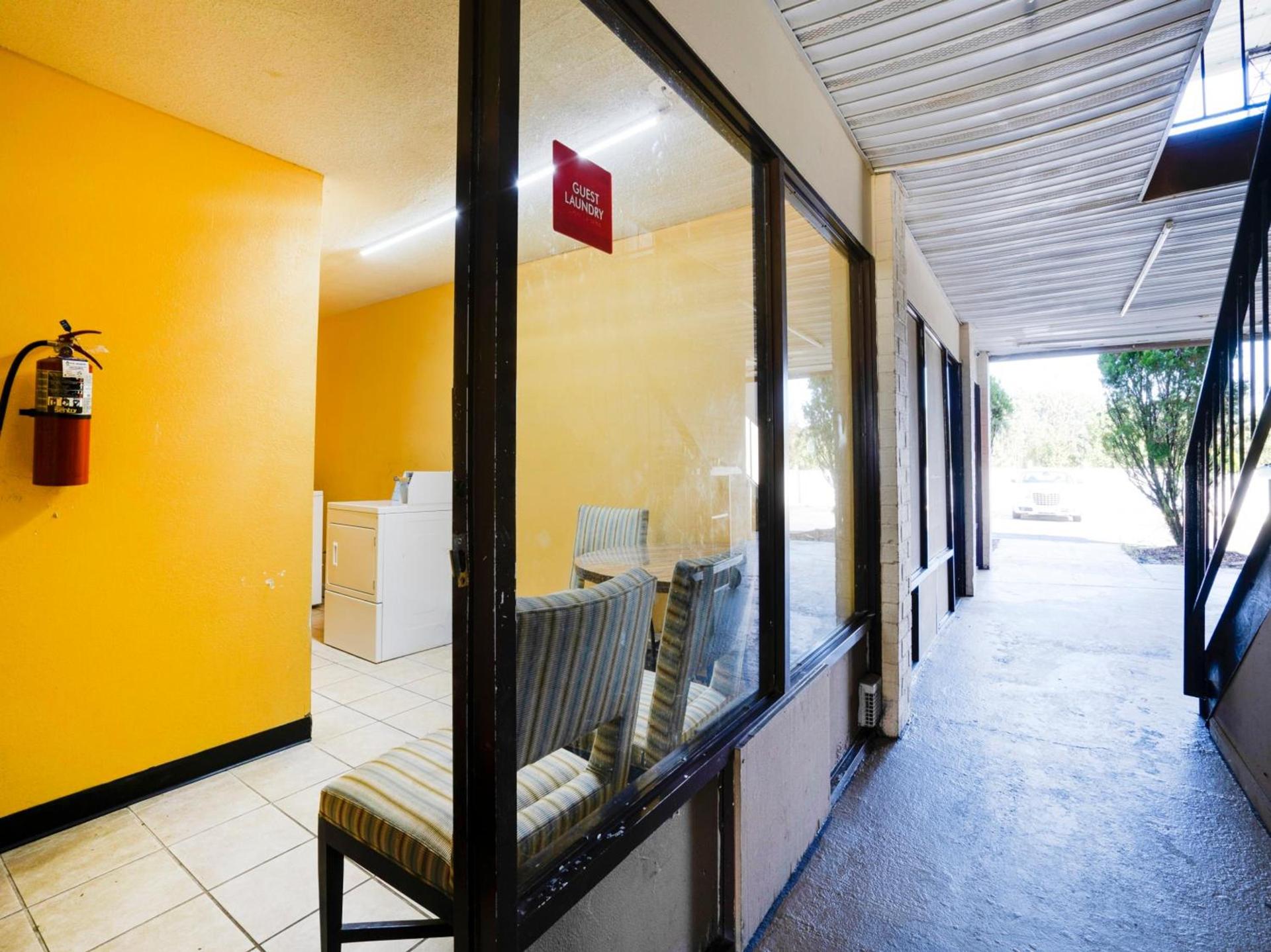 OYO Hotel Wade/Fayetteville I-95 South photo 49