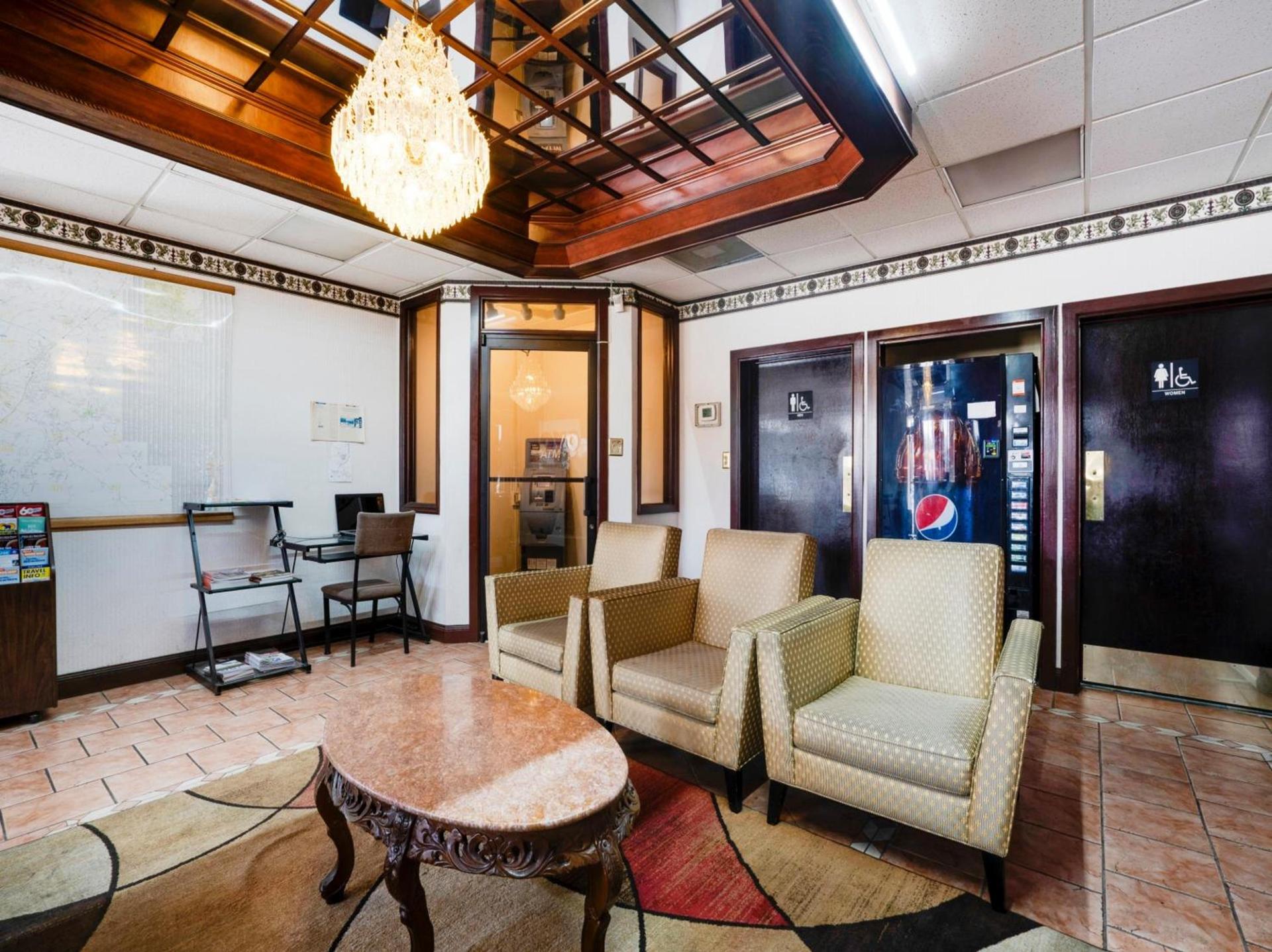 OYO Hotel Wade/Fayetteville I-95 South photo 45
