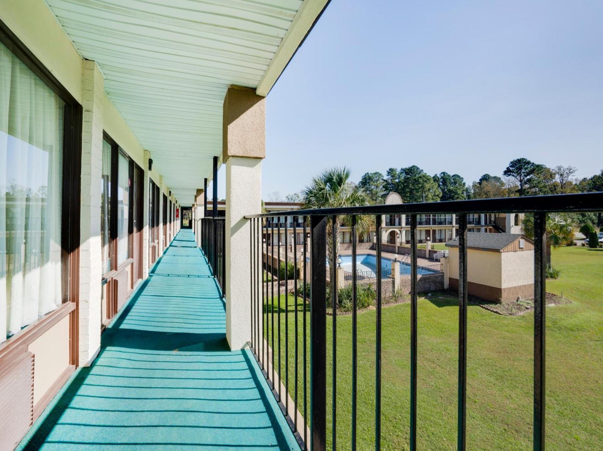 OYO Hotel Wade/Fayetteville I-95 South photo 48