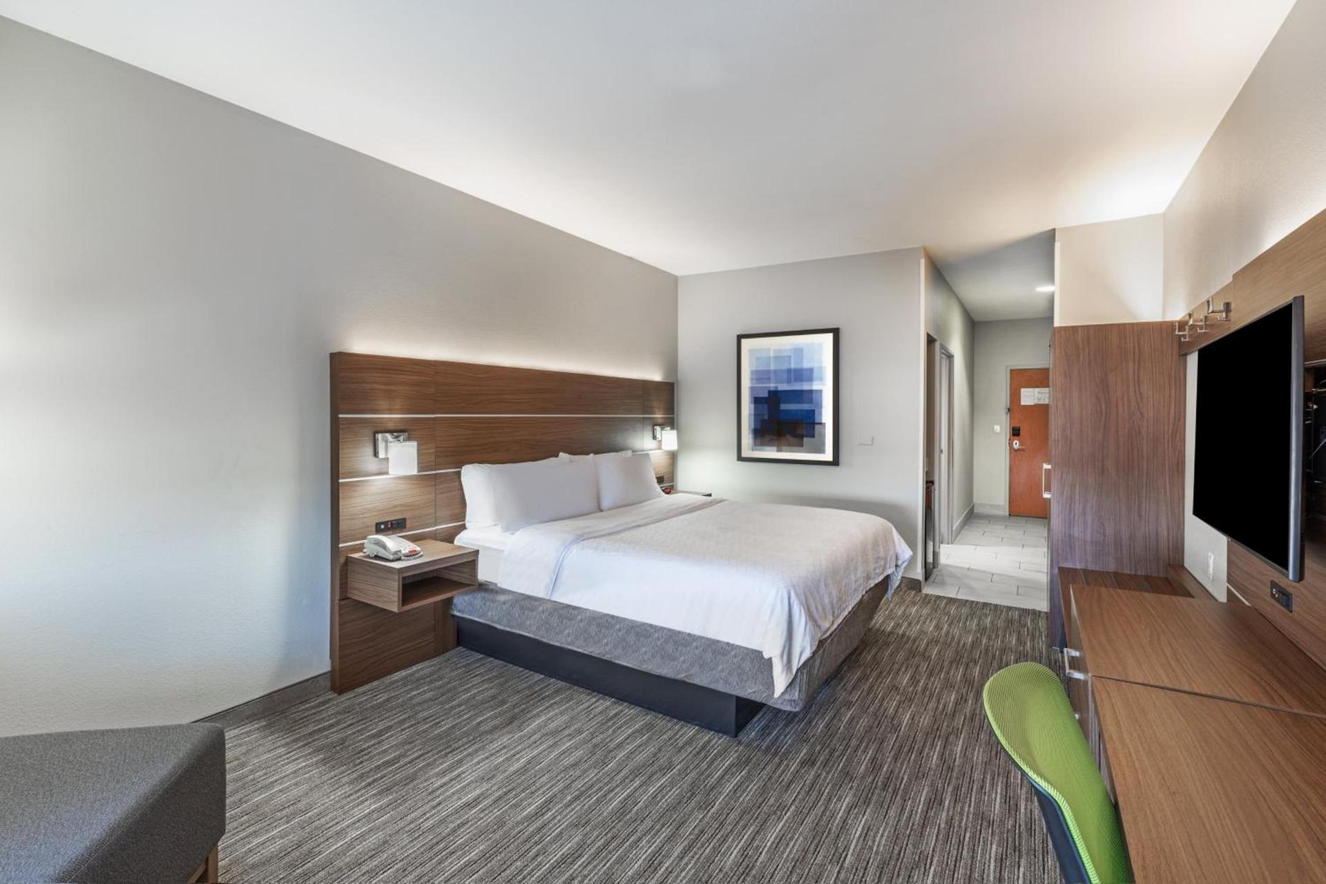 Holiday Inn Express and Suites Pryor by IHG photo 24