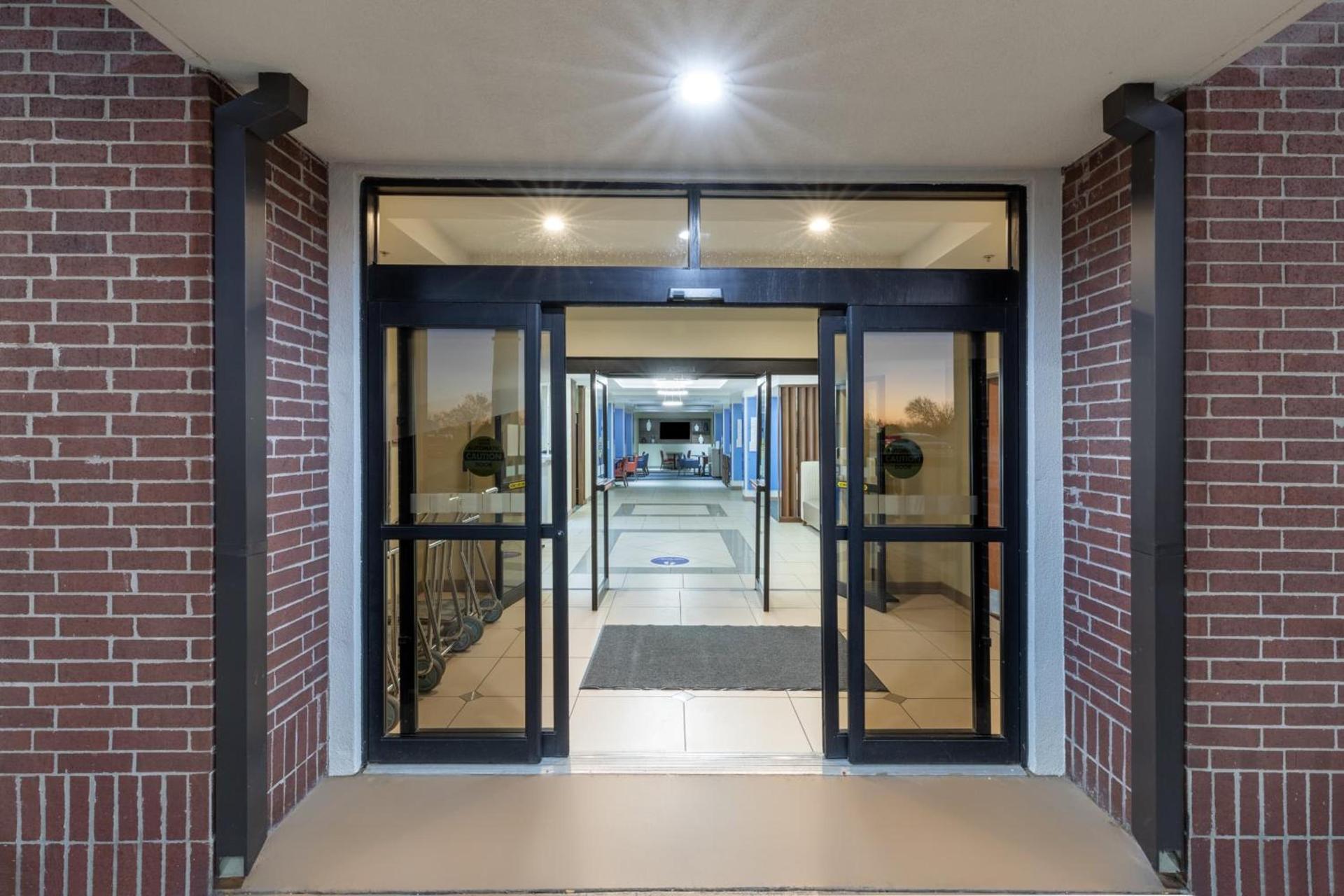 Holiday Inn Express and Suites Pryor by IHG photo 7