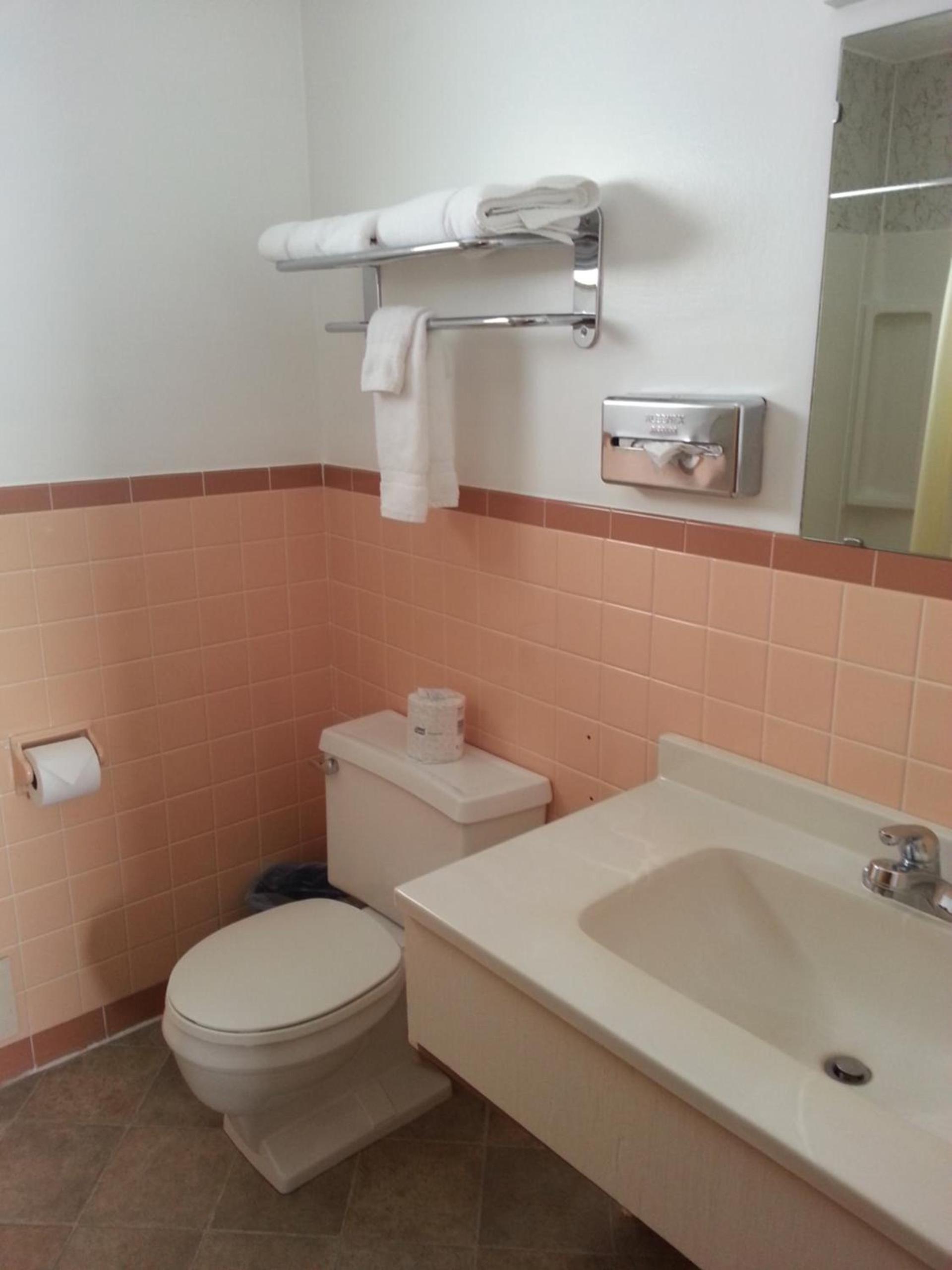 Raine Motel photo 24