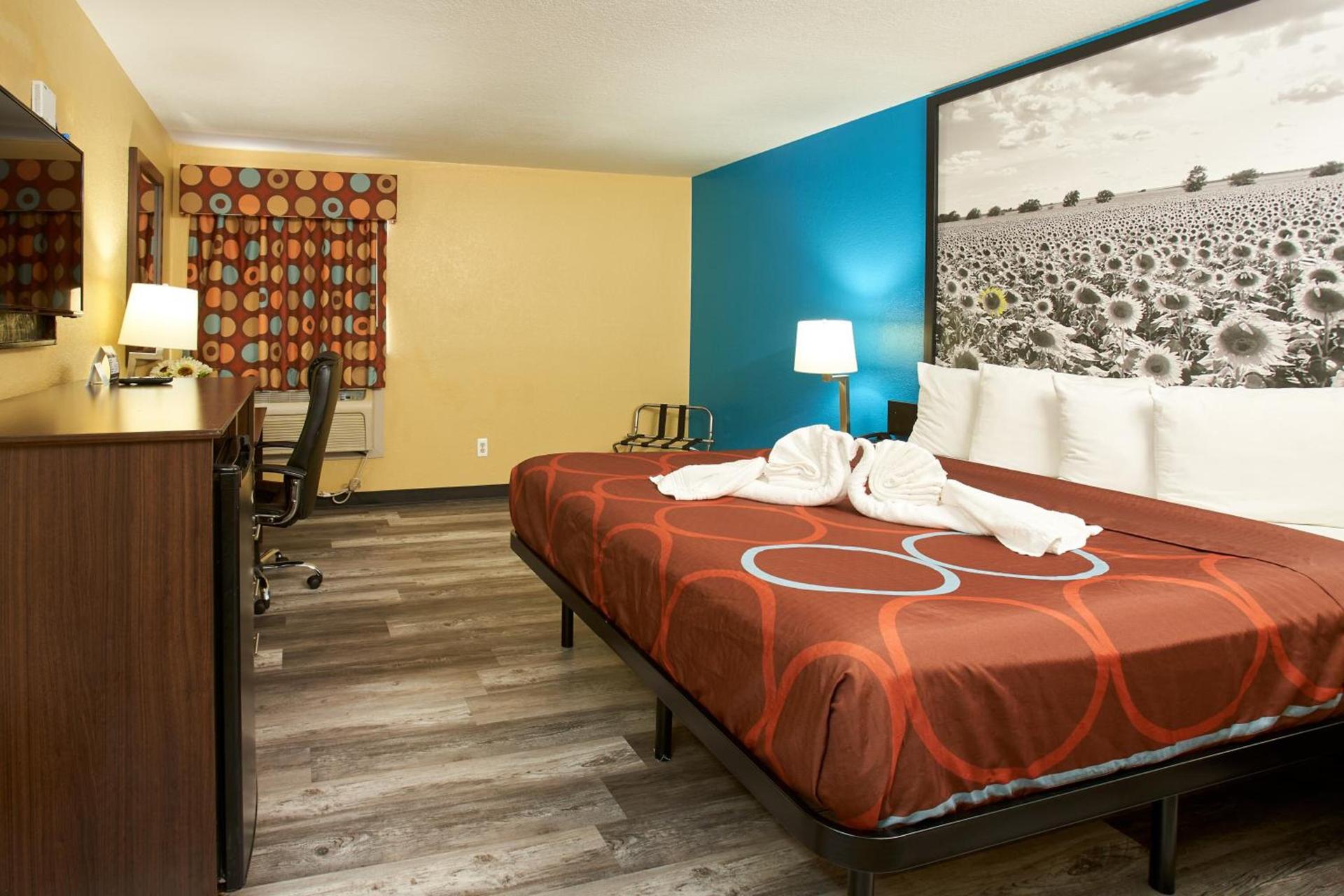 Super 8 by Wyndham Wichita Airport West Kellogg photo 36