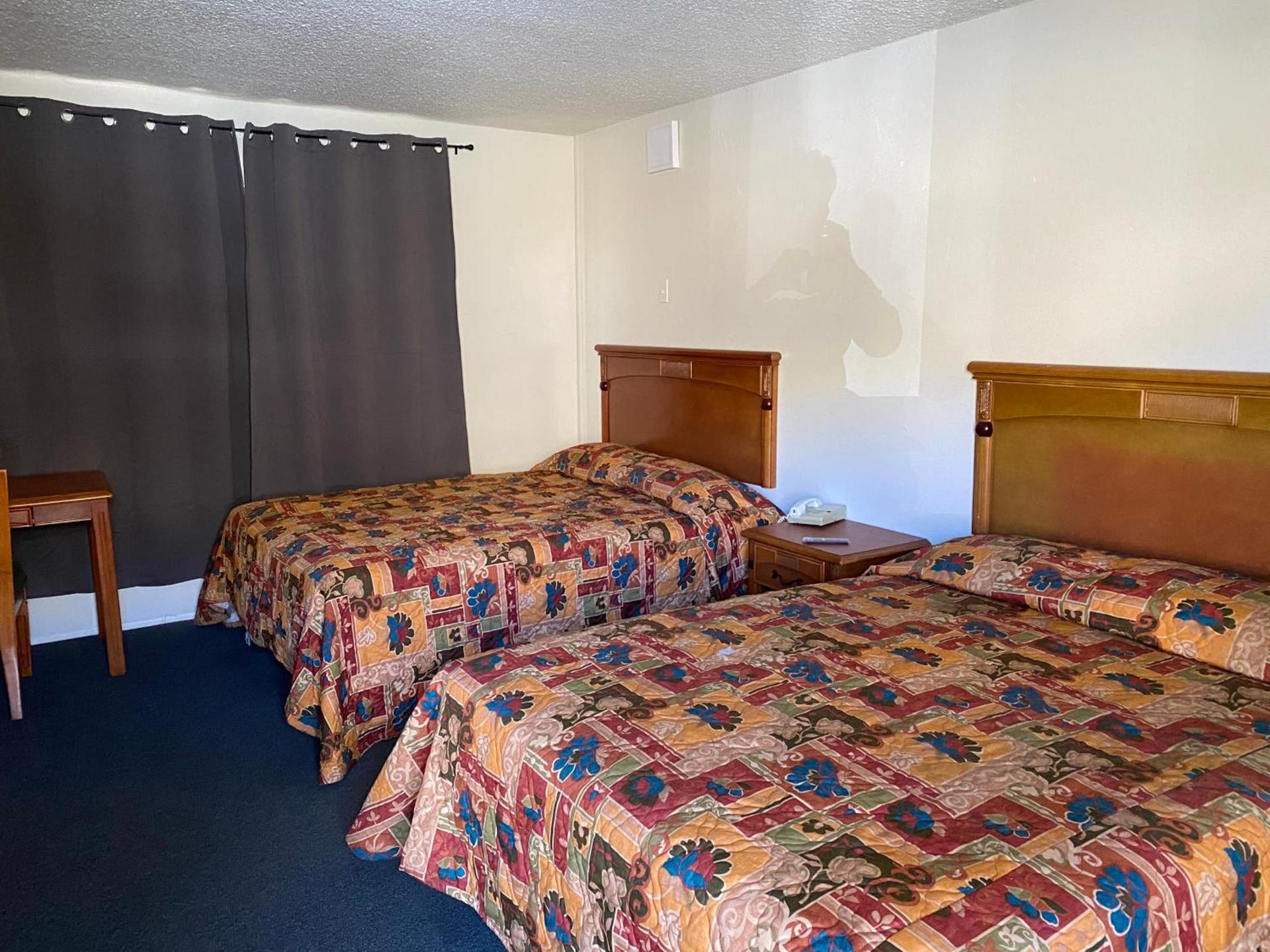 Golden Hills Motel photo 2