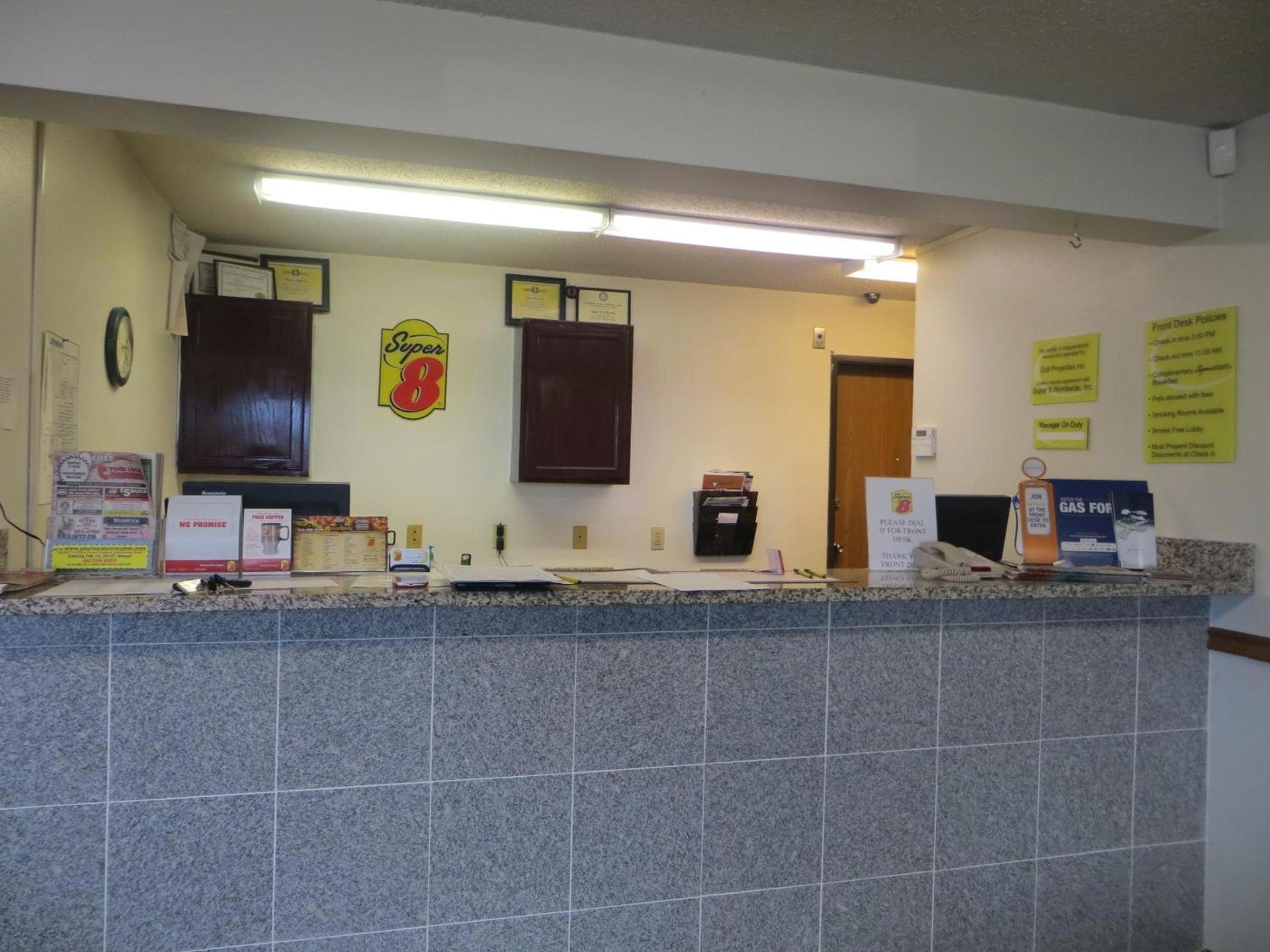 Super 8 by Wyndham Jefferson photo 17