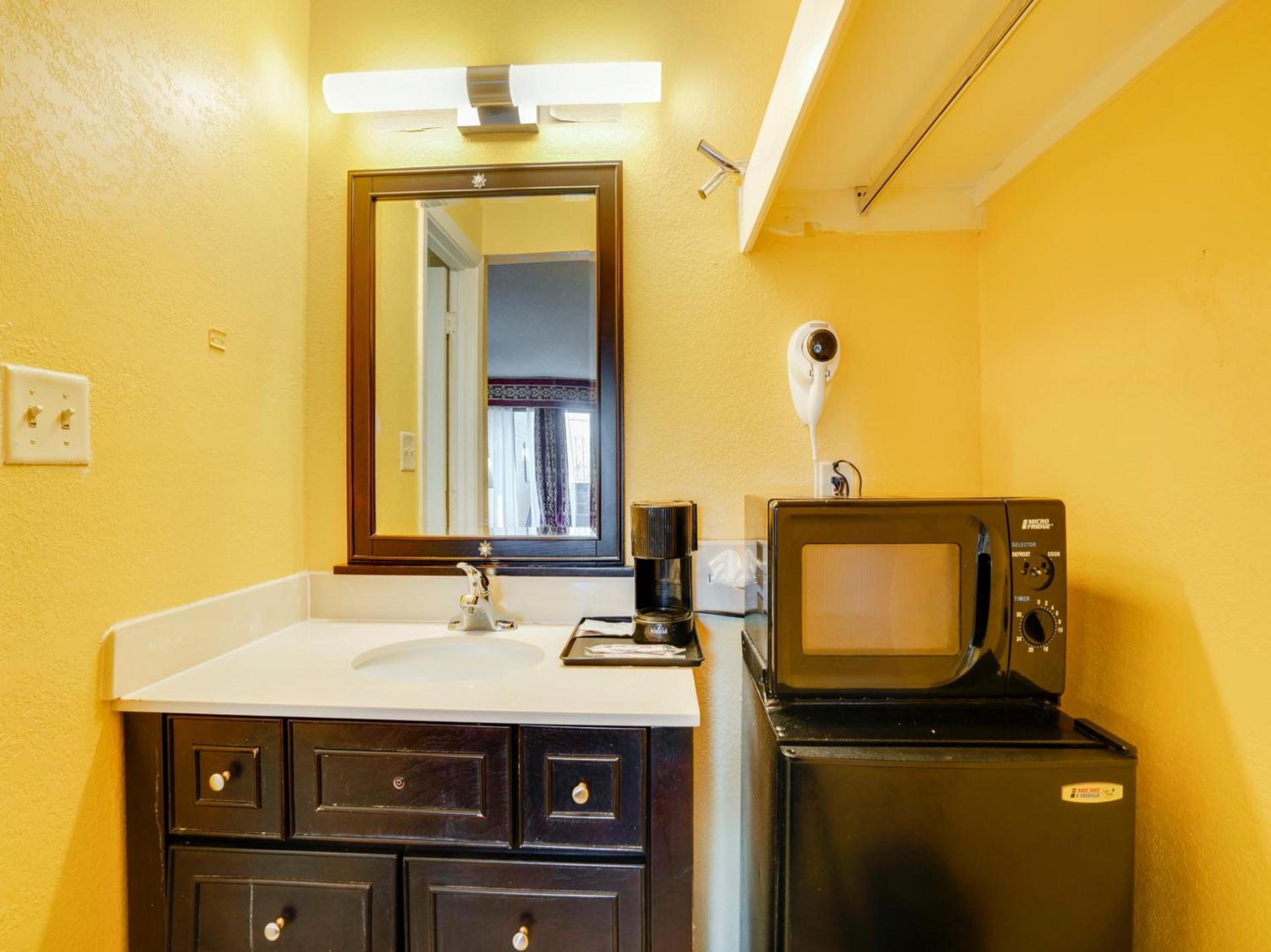 OYO Hotel Wade/Fayetteville I-95 South photo 27
