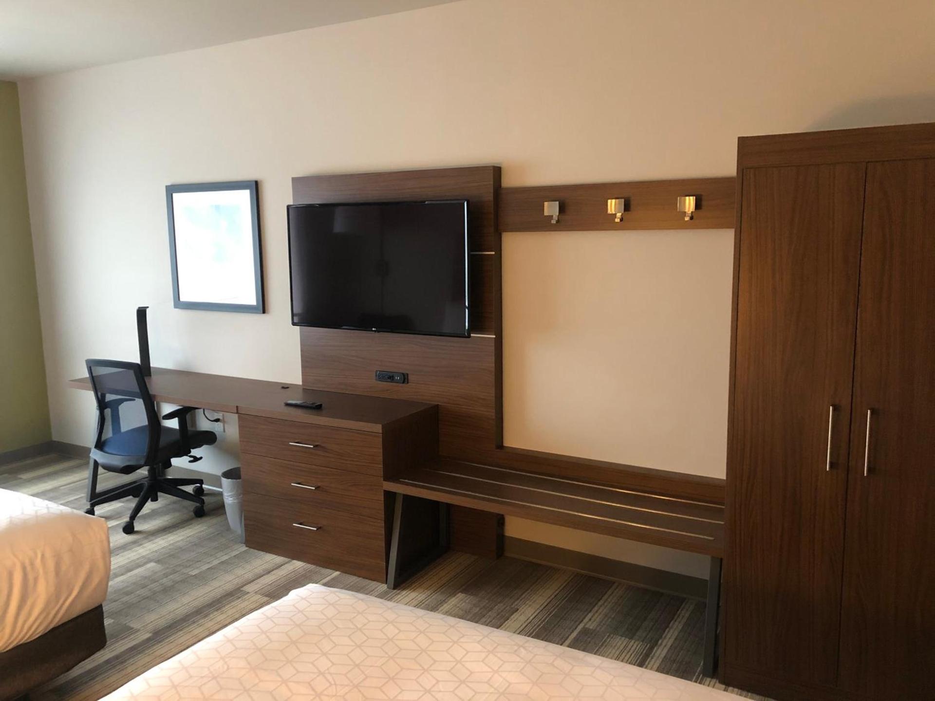 Holiday Inn Express & Suites - Madison West - Middleton by IHG photo 25