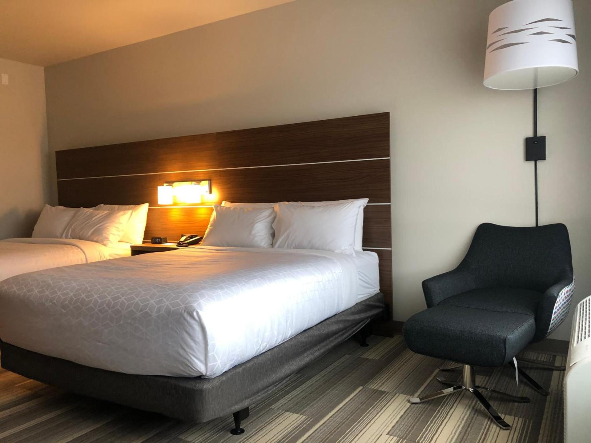 Holiday Inn Express & Suites - Madison West - Middleton by IHG photo 10