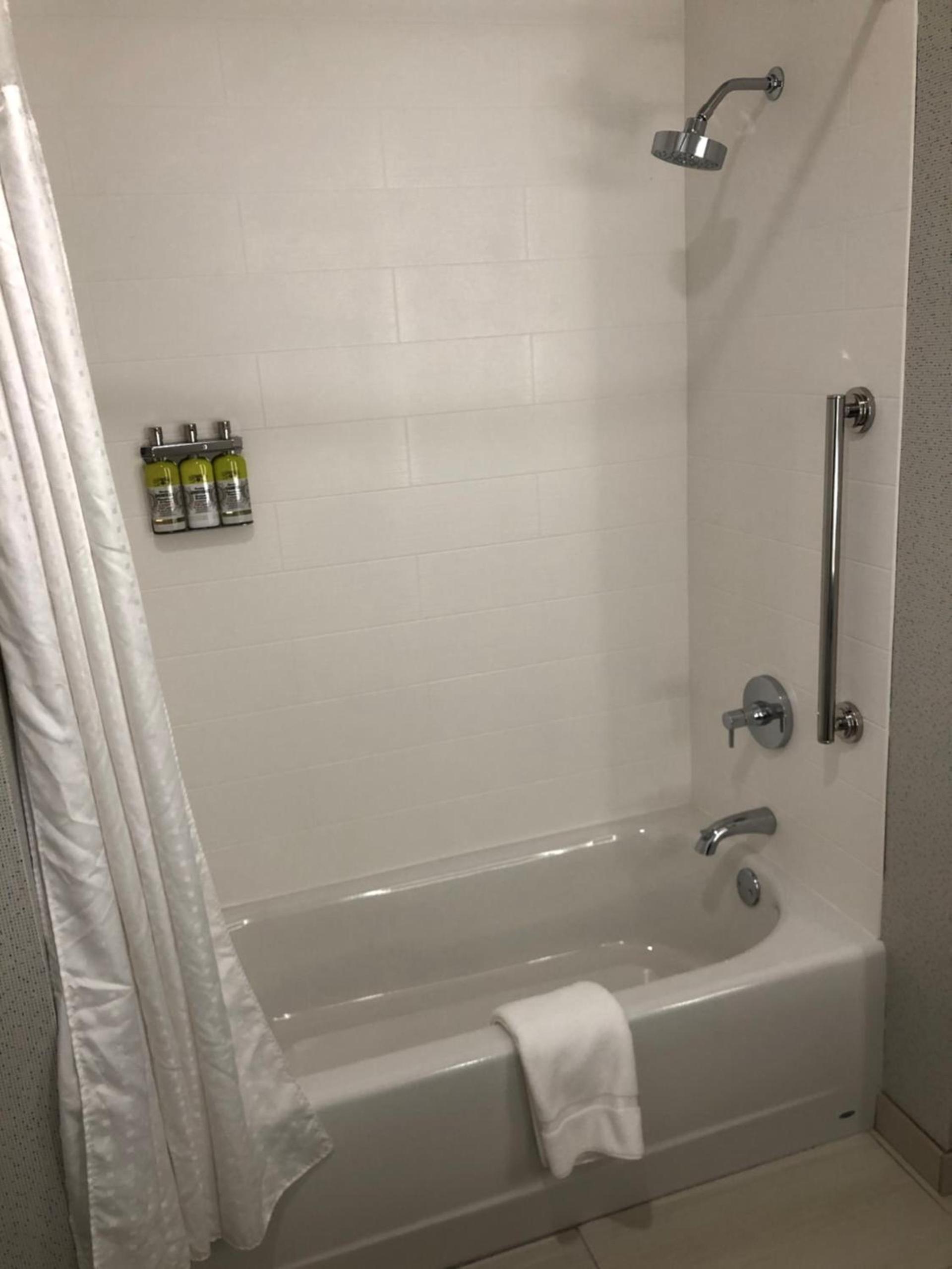 Holiday Inn Express & Suites - Madison West - Middleton by IHG photo 7