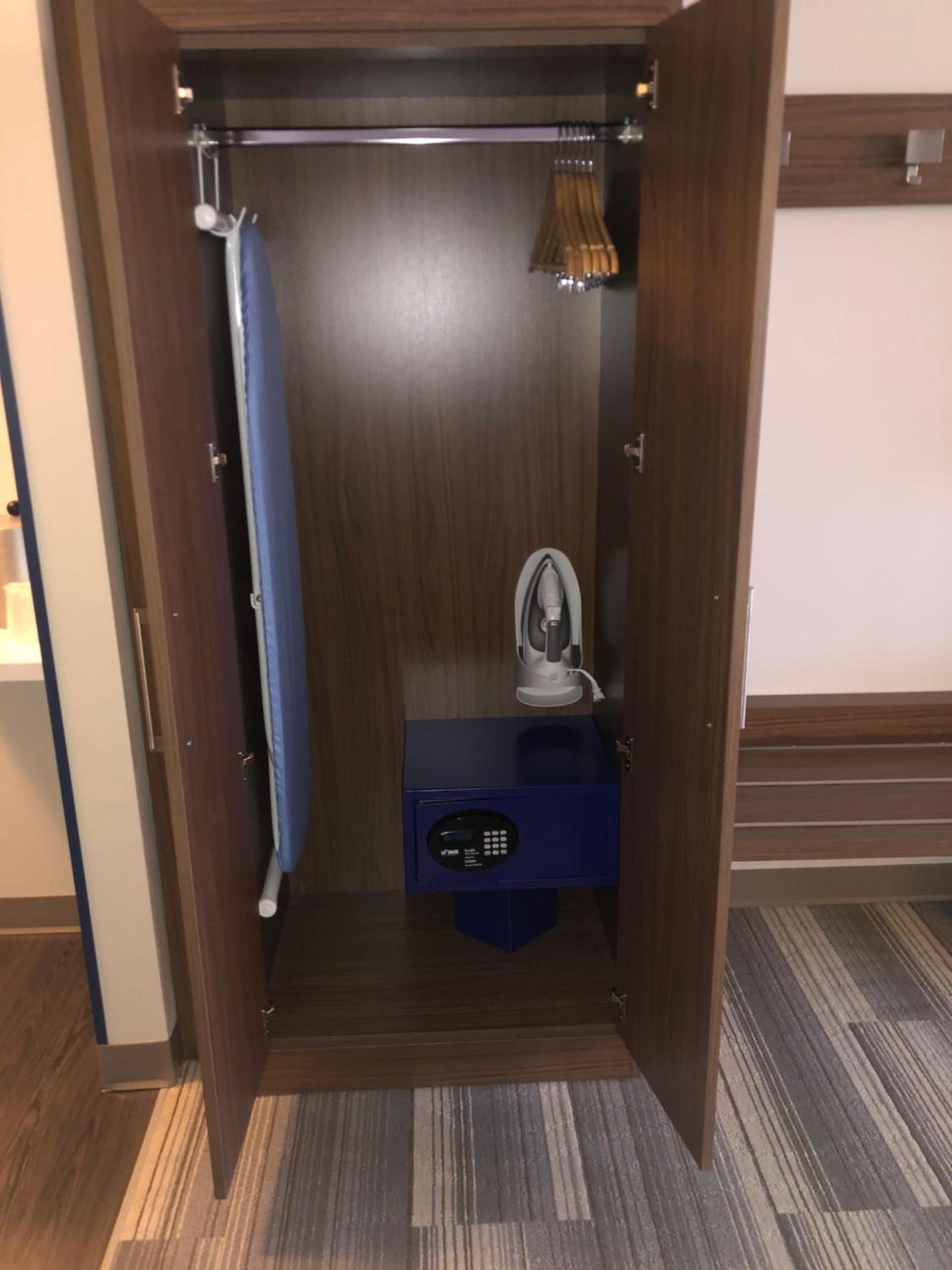 Holiday Inn Express & Suites - Madison West - Middleton by IHG photo 18