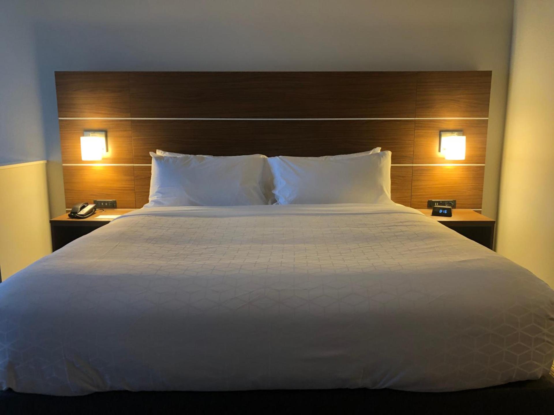 Holiday Inn Express & Suites - Madison West - Middleton by IHG photo 17