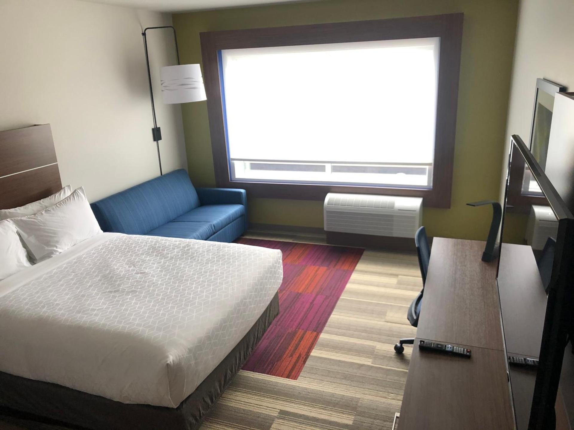 Holiday Inn Express & Suites - Madison West - Middleton by IHG photo 21